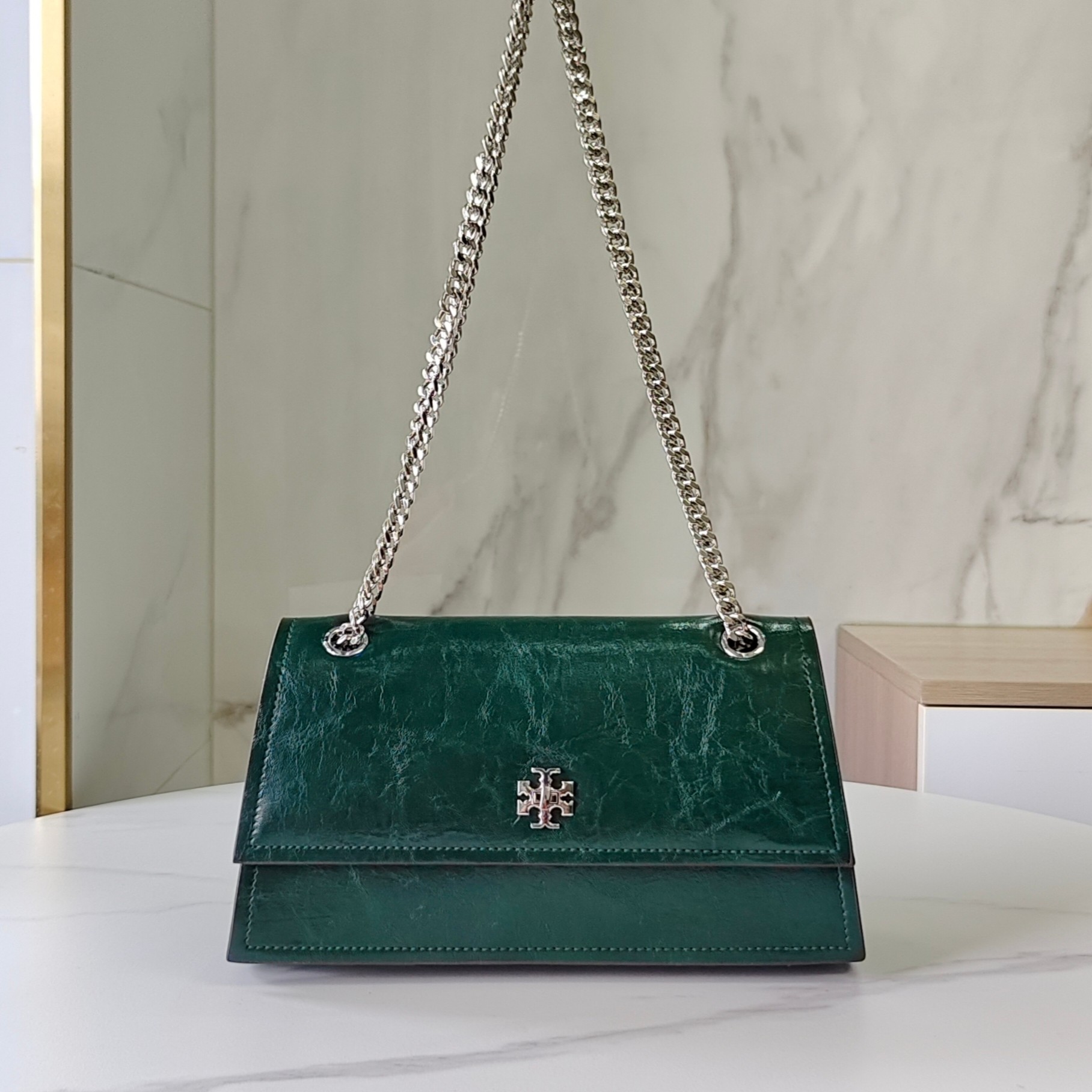 Tory Burch ～Tory Burch Kira岀了超高质的油蜡皮‼