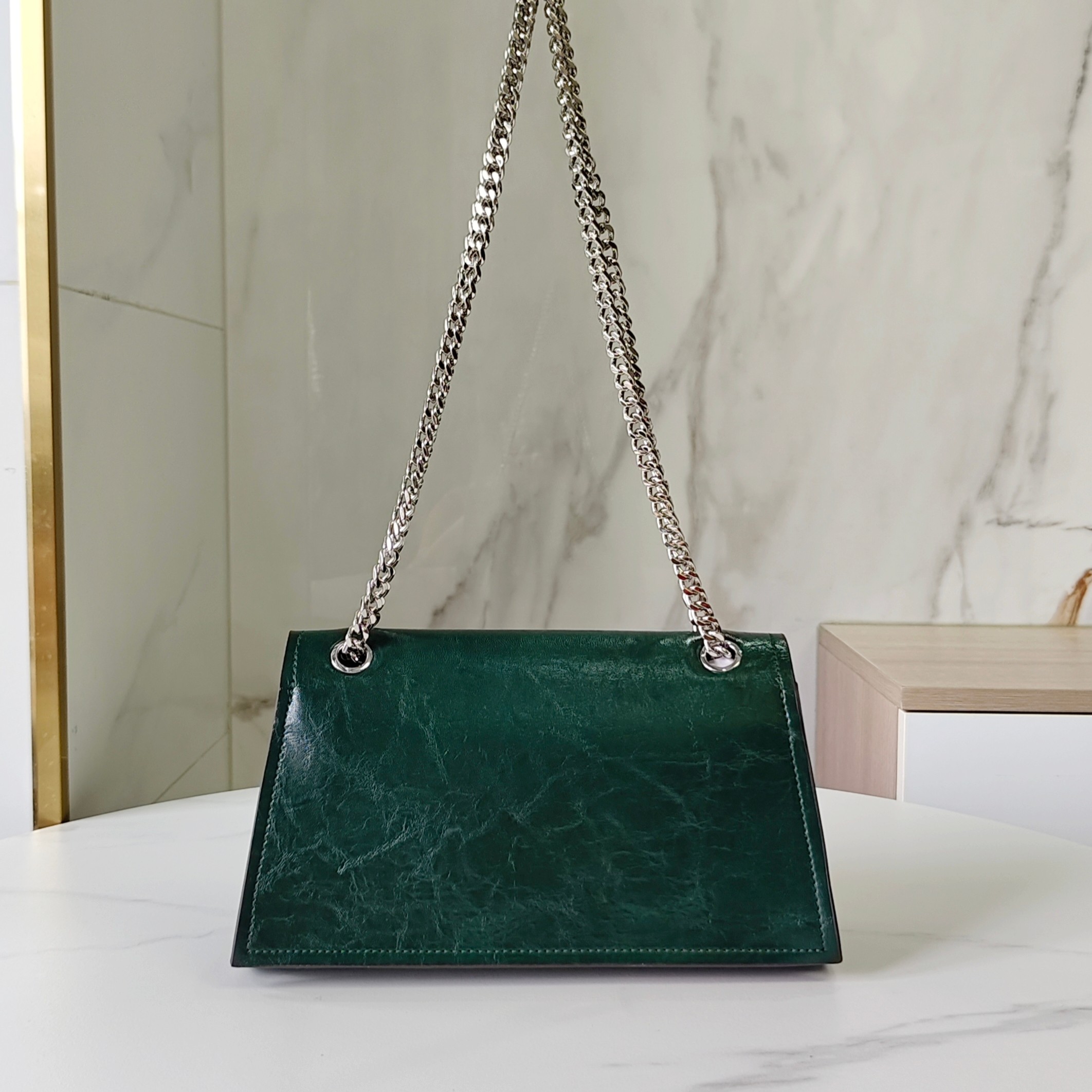 Tory Burch ～Tory Burch Kira岀了超高质的油蜡皮‼