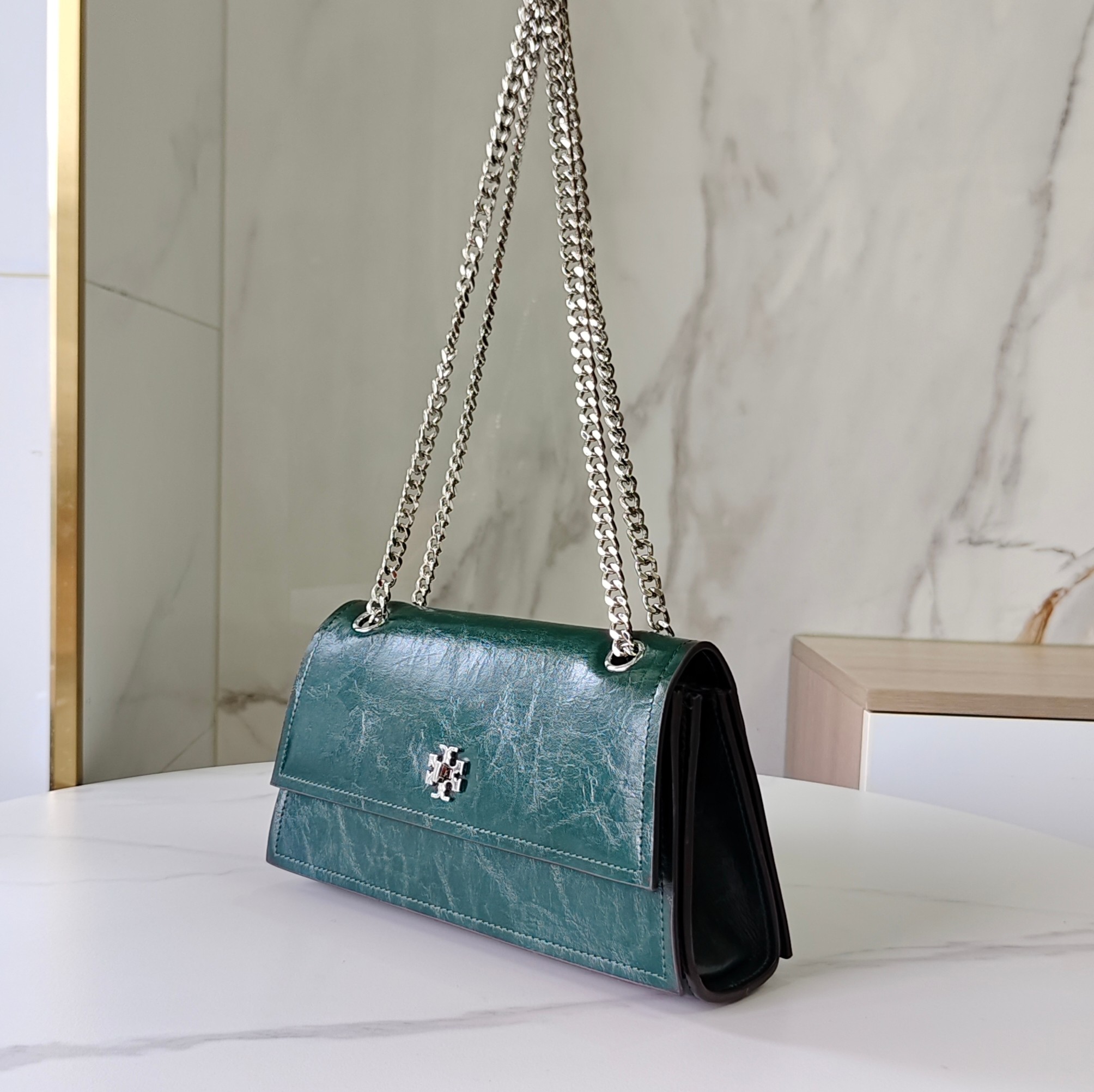 Tory Burch ～Tory Burch Kira岀了超高质的油蜡皮‼