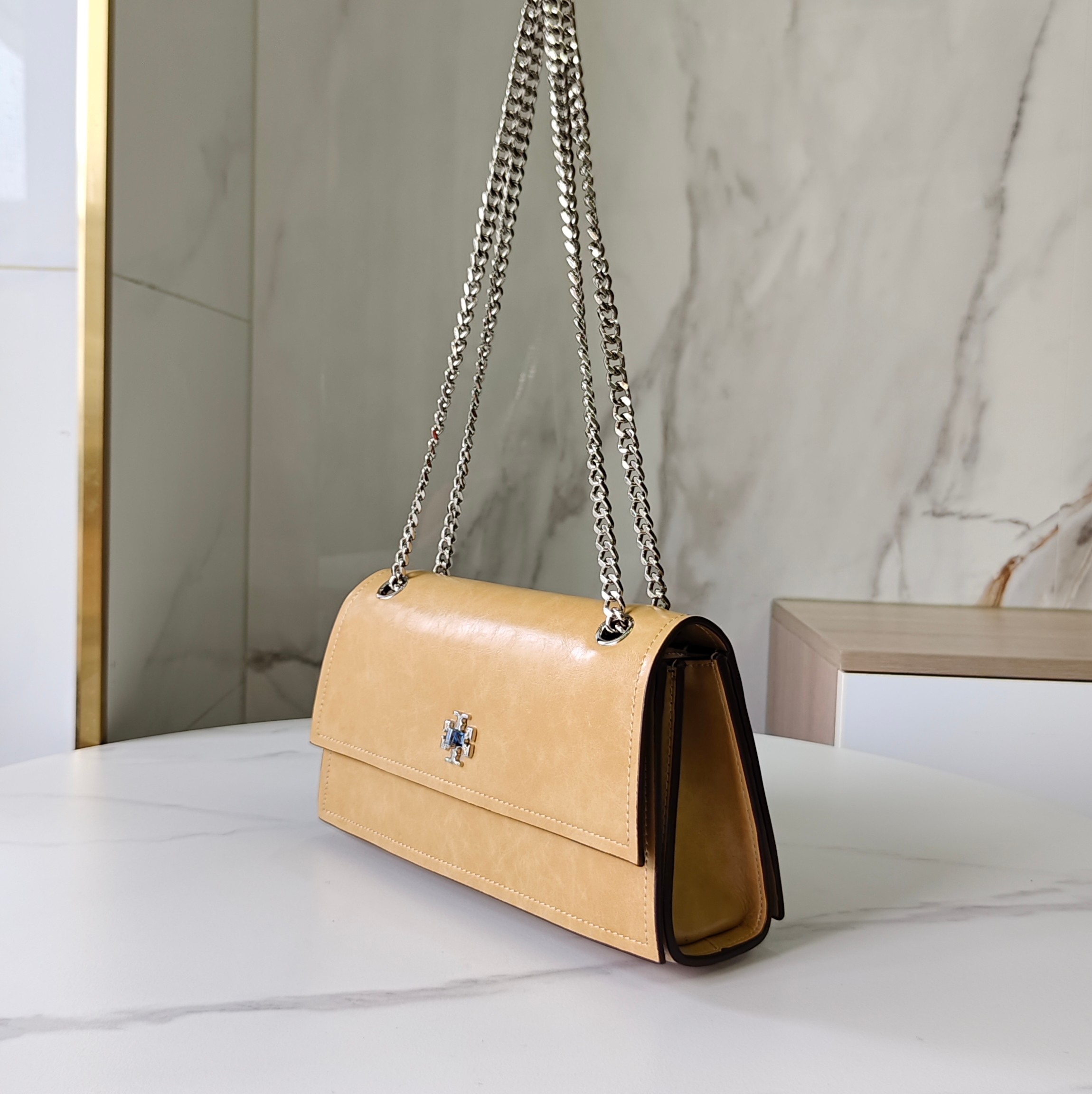 Tory Burch ～Tory Burch Kira岀了超高质的油蜡皮‼