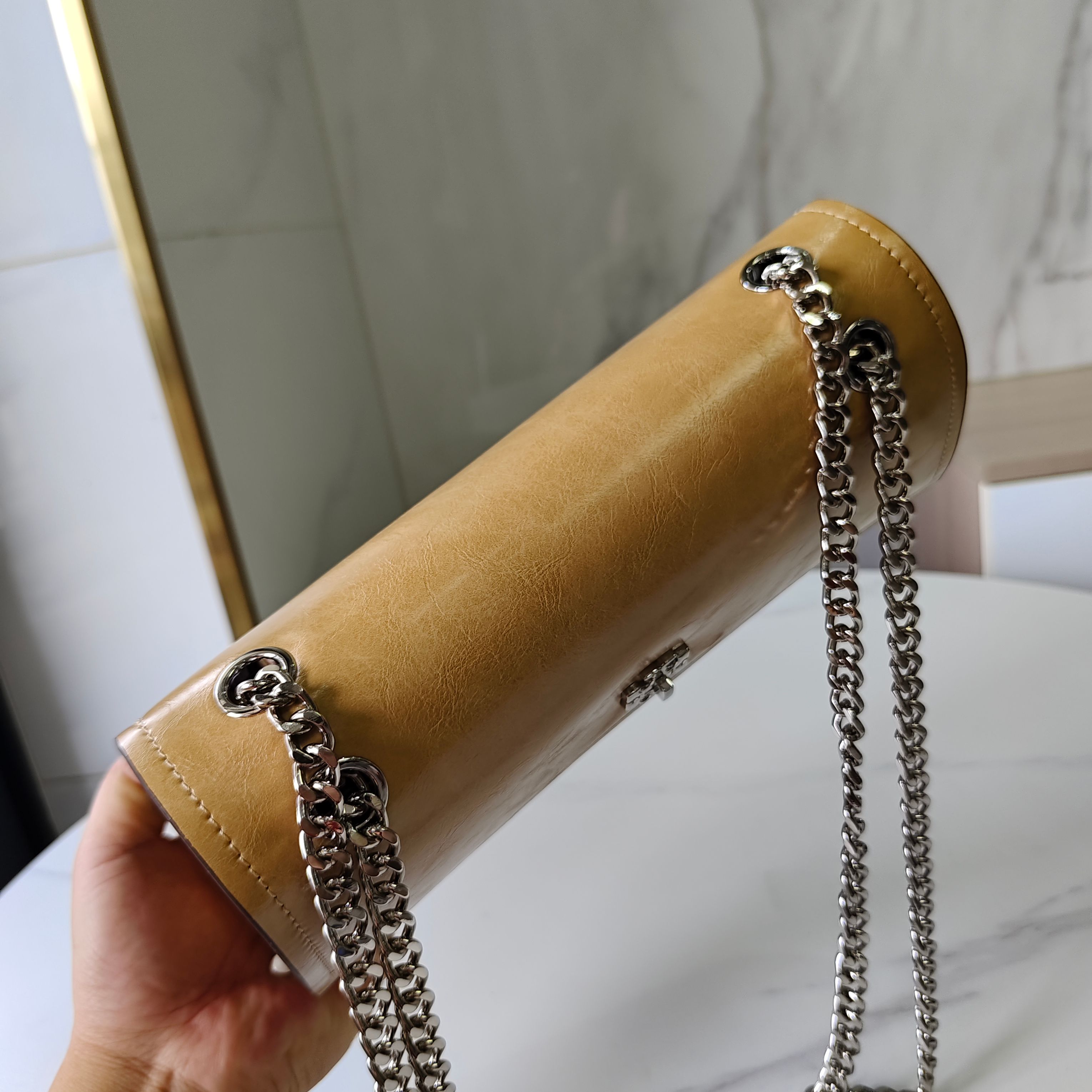 Tory Burch ～Tory Burch Kira岀了超高质的油蜡皮‼