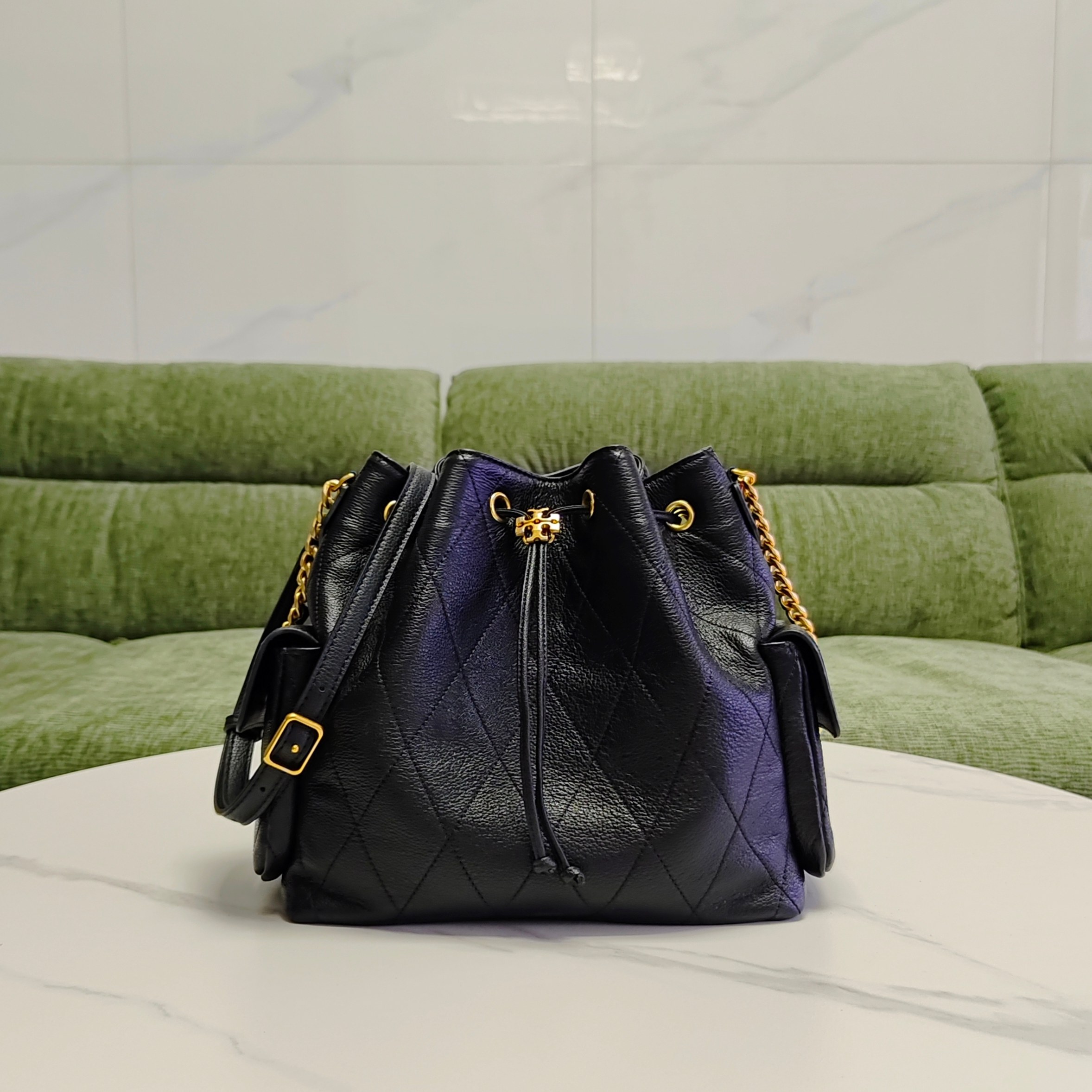 Tory Burch 新款TORY BURCH CHARLE QUILTED DRAWSTRING SHOULDER BAG水桶包