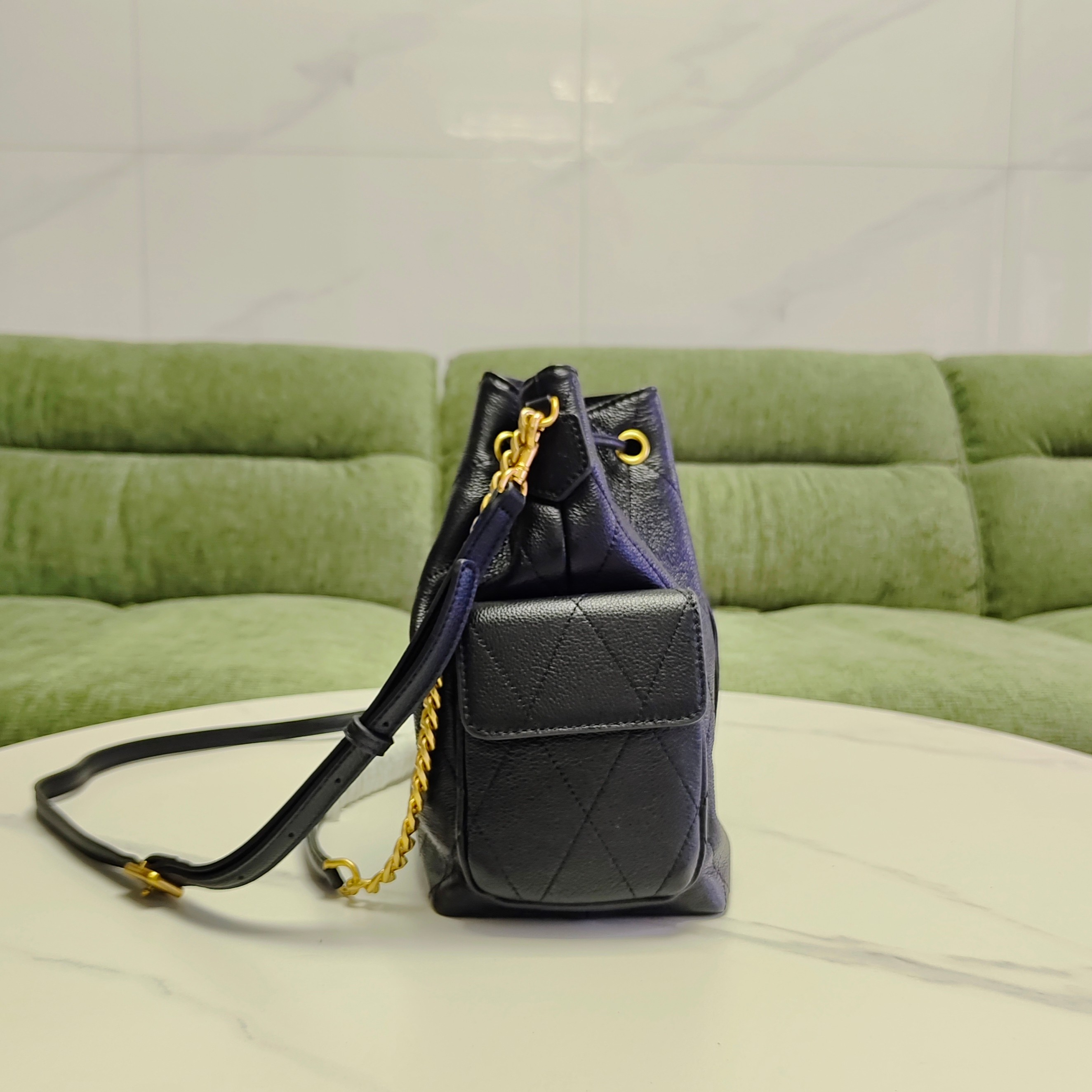 Tory Burch 新款TORY BURCH CHARLE QUILTED DRAWSTRING SHOULDER BAG水桶包