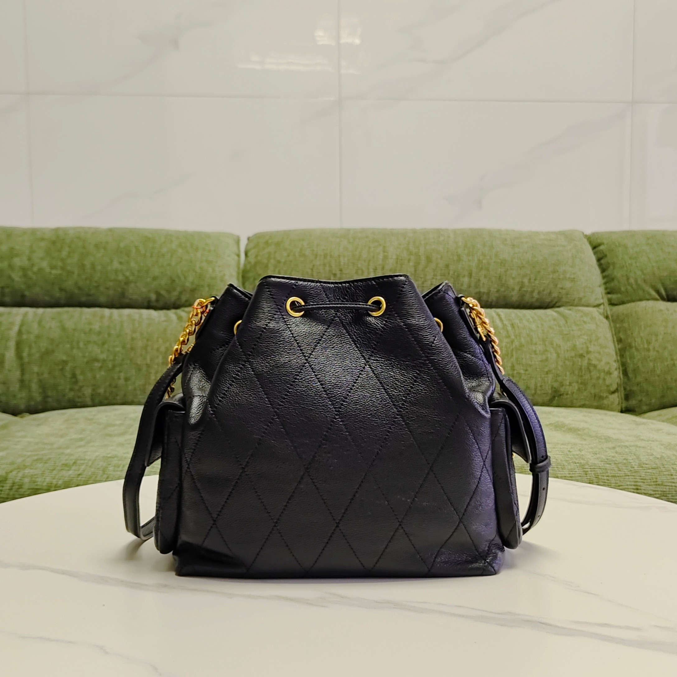 Tory Burch 新款TORY BURCH CHARLE QUILTED DRAWSTRING SHOULDER BAG水桶包