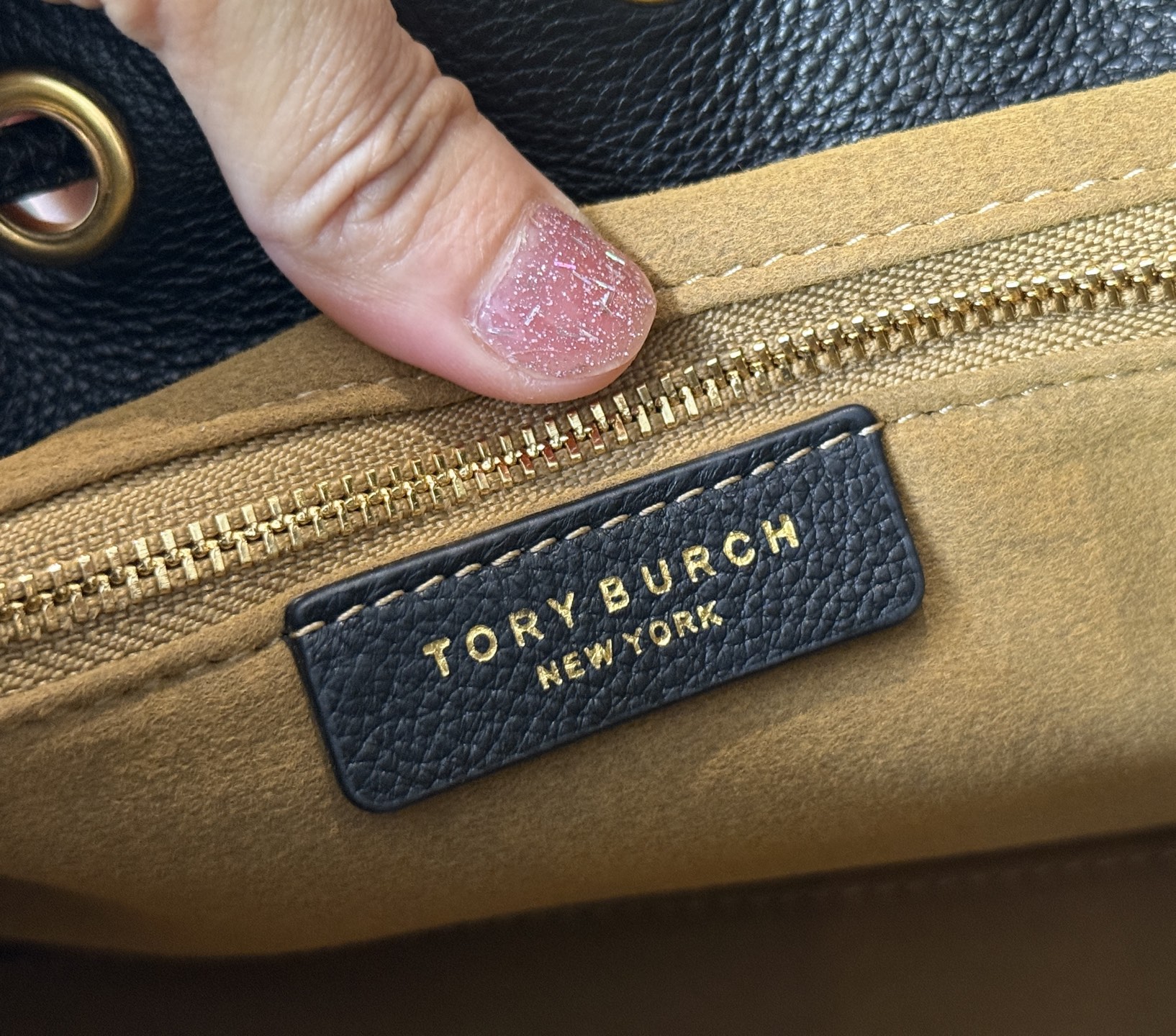 Tory Burch 新款TORY BURCH CHARLE QUILTED DRAWSTRING SHOULDER BAG水桶包