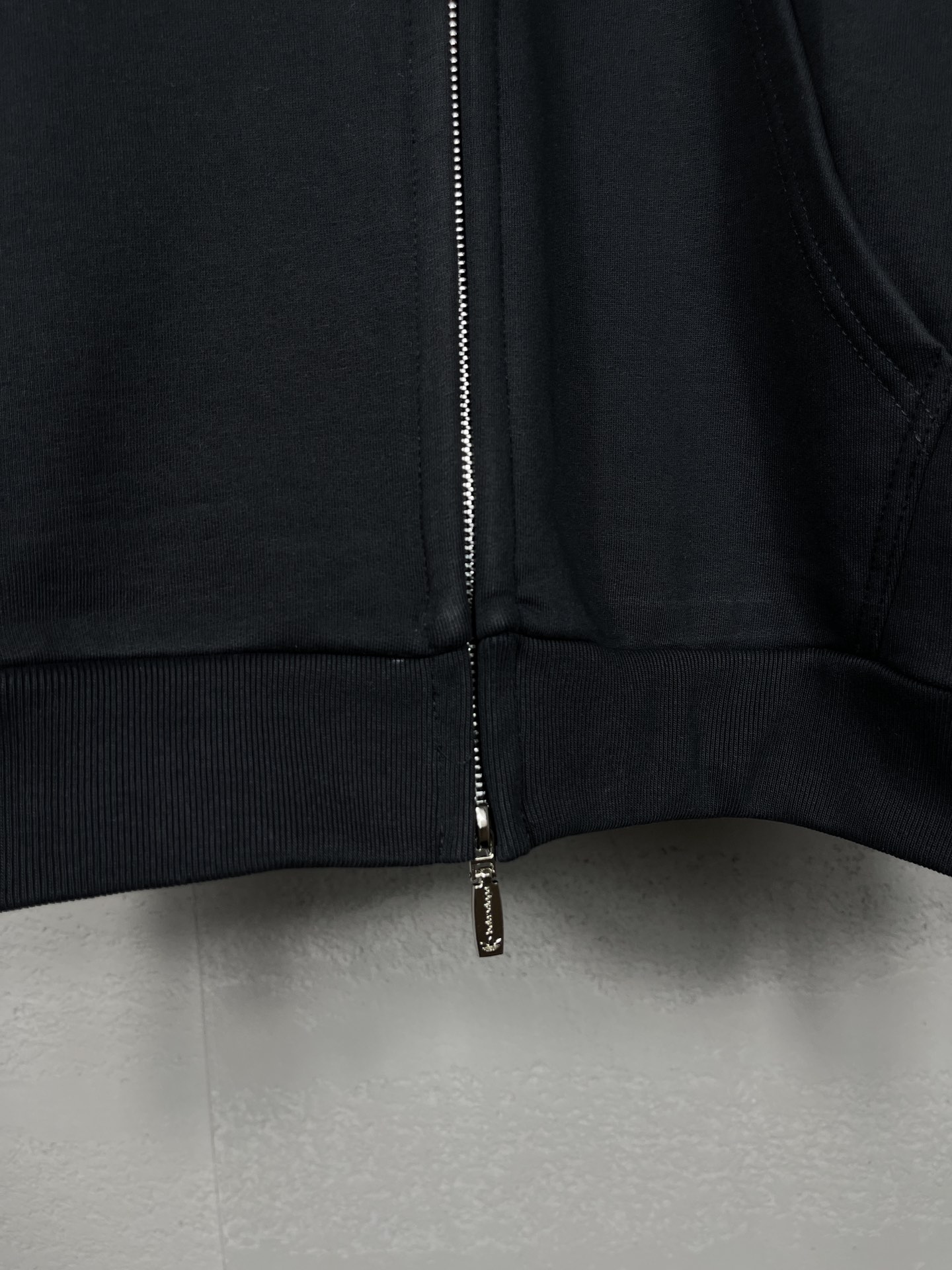 Balenciaga x Adidas Paris Collaboration: Three-Low Logo Shirts Review - 图片 7