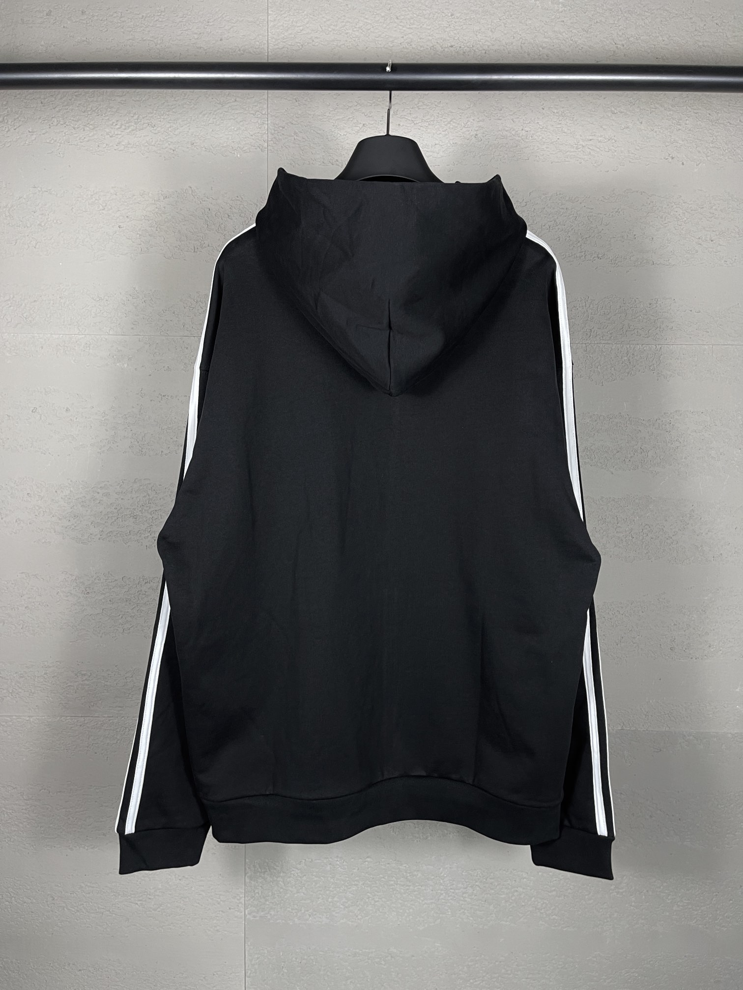 Balenciaga x Adidas Paris Collaboration: Three-Low Logo Shirts Review - 图片 2