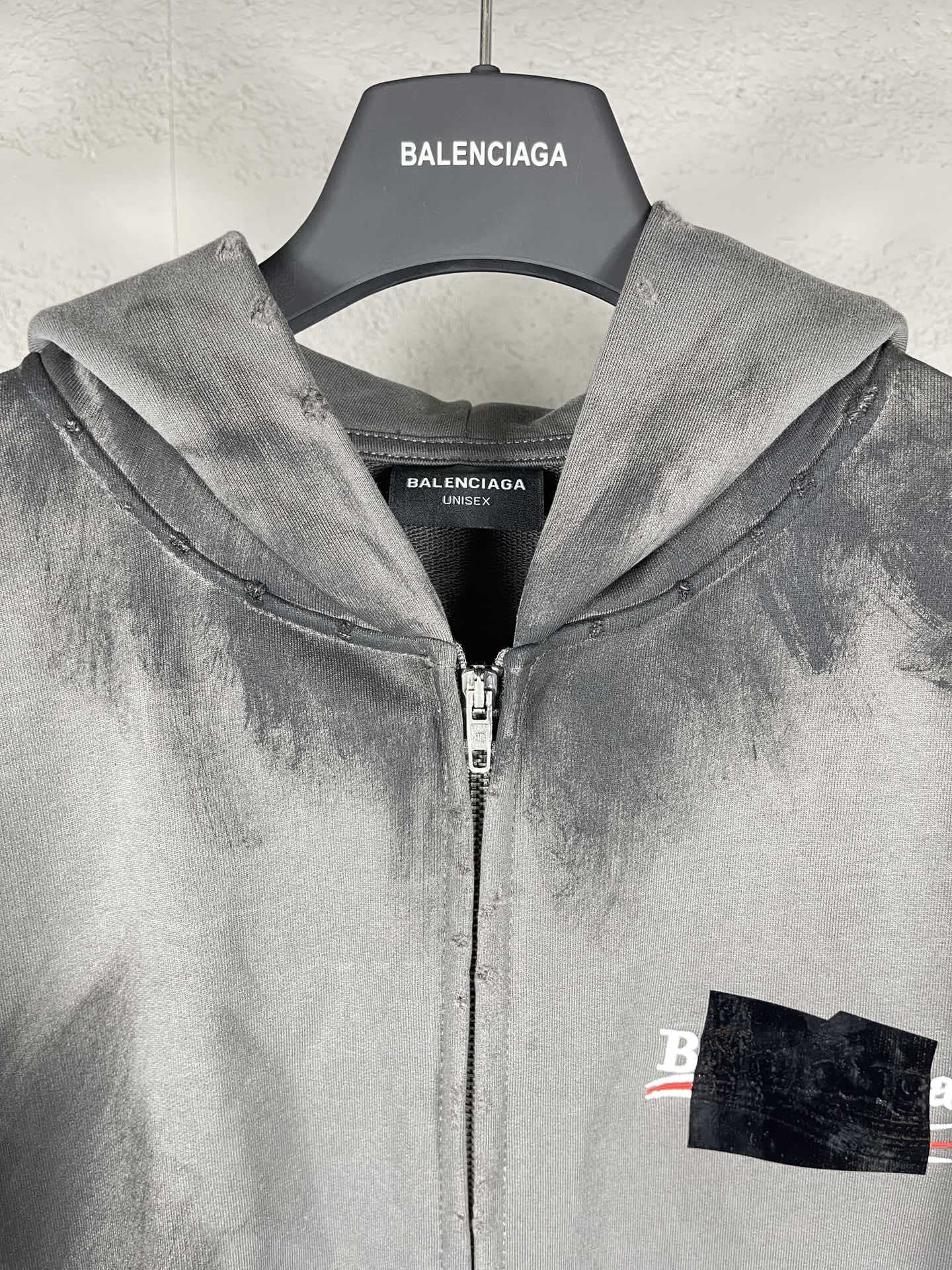 Balenciaga Paris Classic Cotton Coat with Coke Embroidery and Hood – High Quality and Stylish - 图片 3