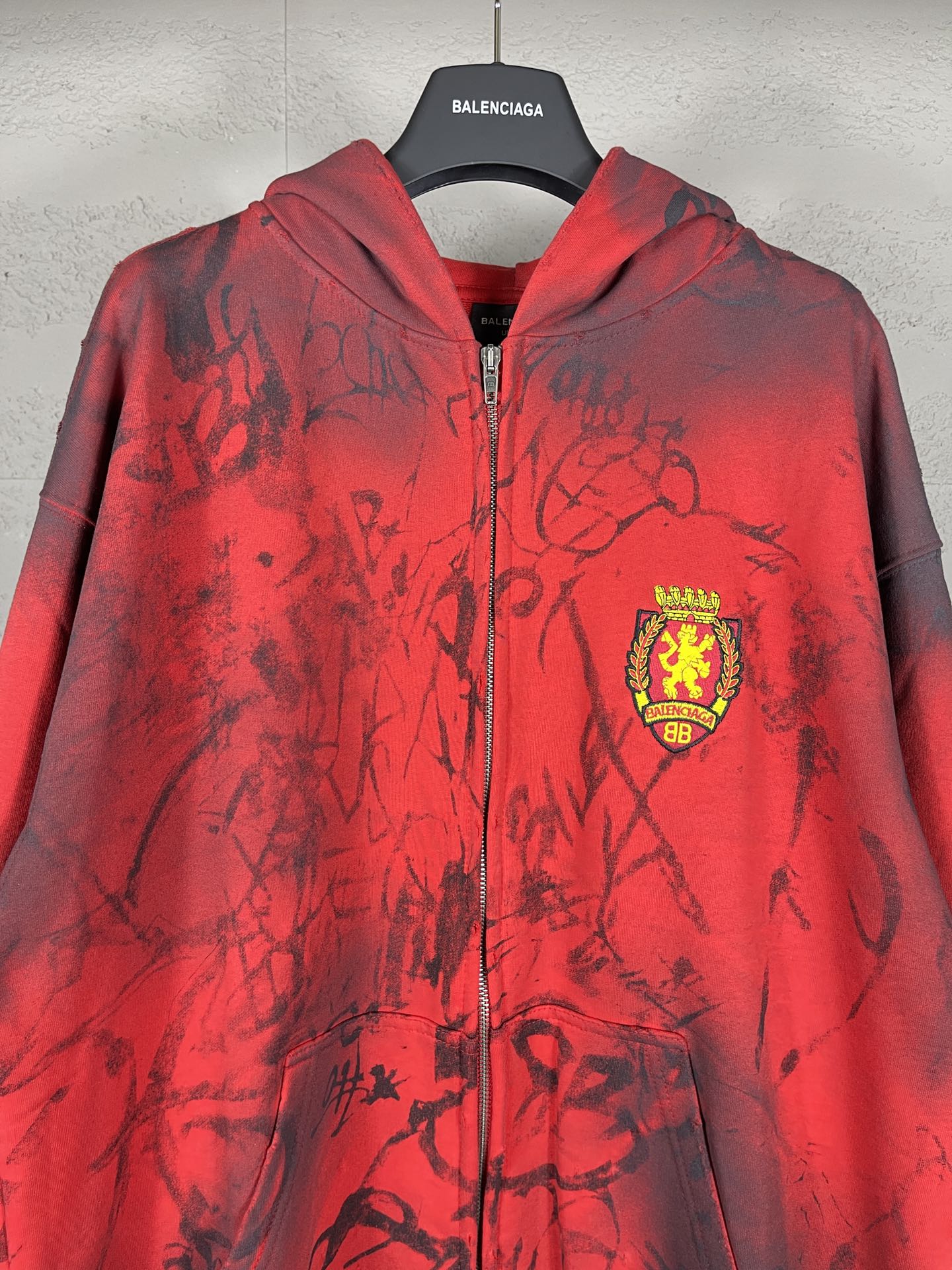 Luxury Hand-Painted Parisian Fashion: Quality Fabric, Intricate Embroidery, Unique Details - 图片 5