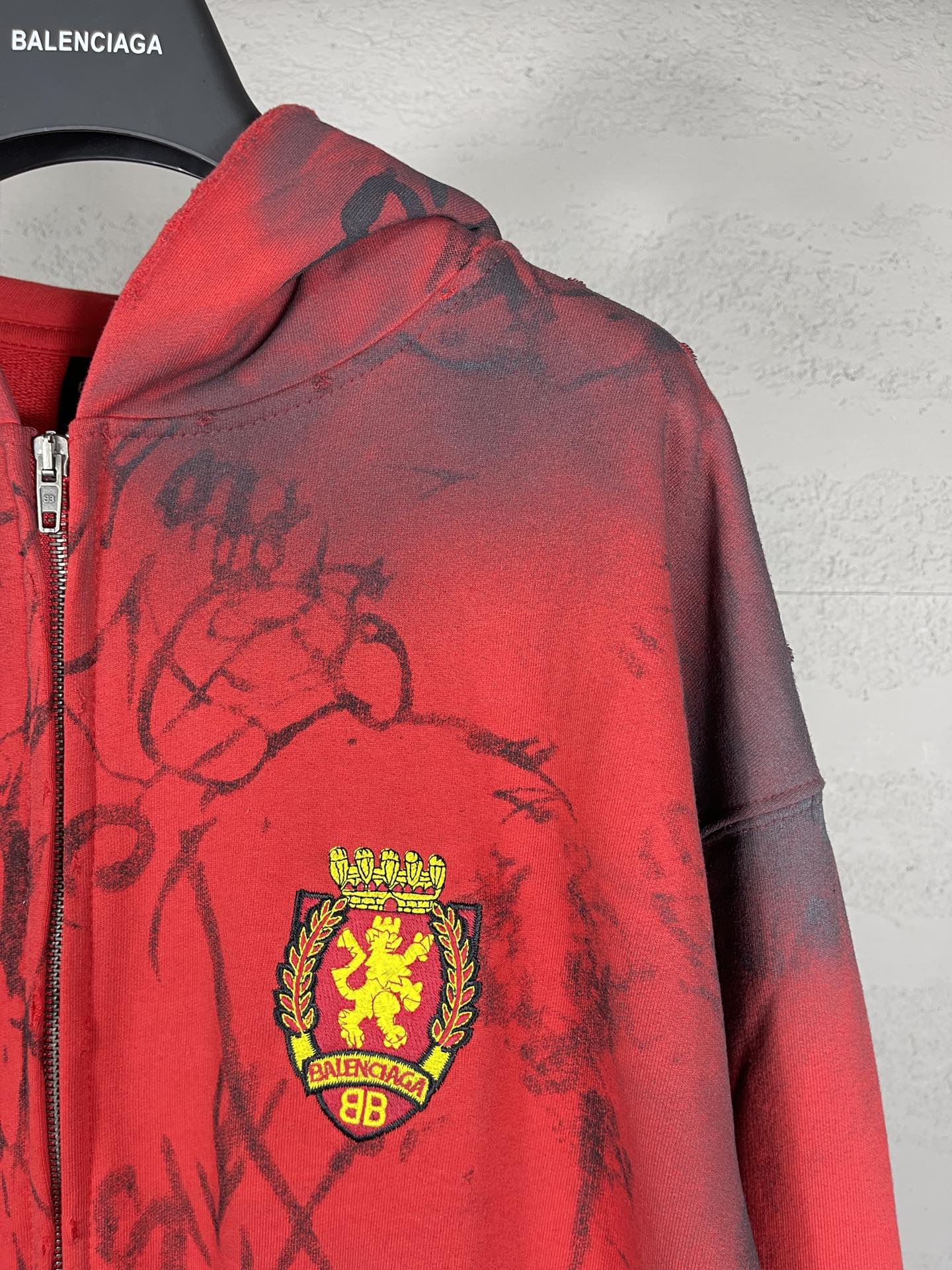 Luxury Hand-Painted Parisian Fashion: Quality Fabric, Intricate Embroidery, Unique Details - 图片 6