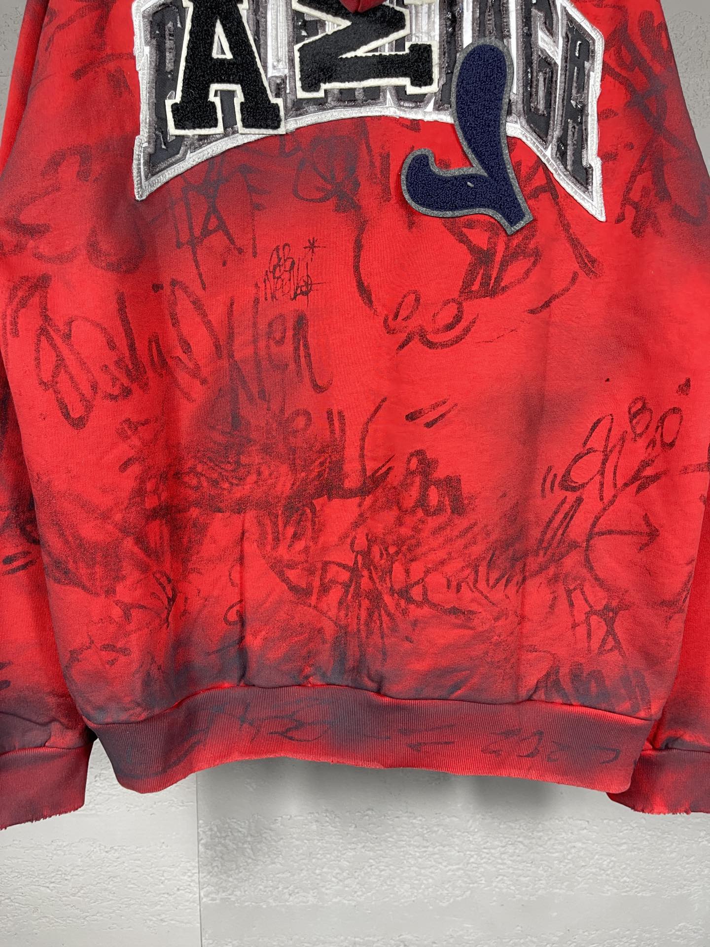 Luxury Hand-Painted Parisian Fashion: Quality Fabric, Intricate Embroidery, Unique Details - 图片 9