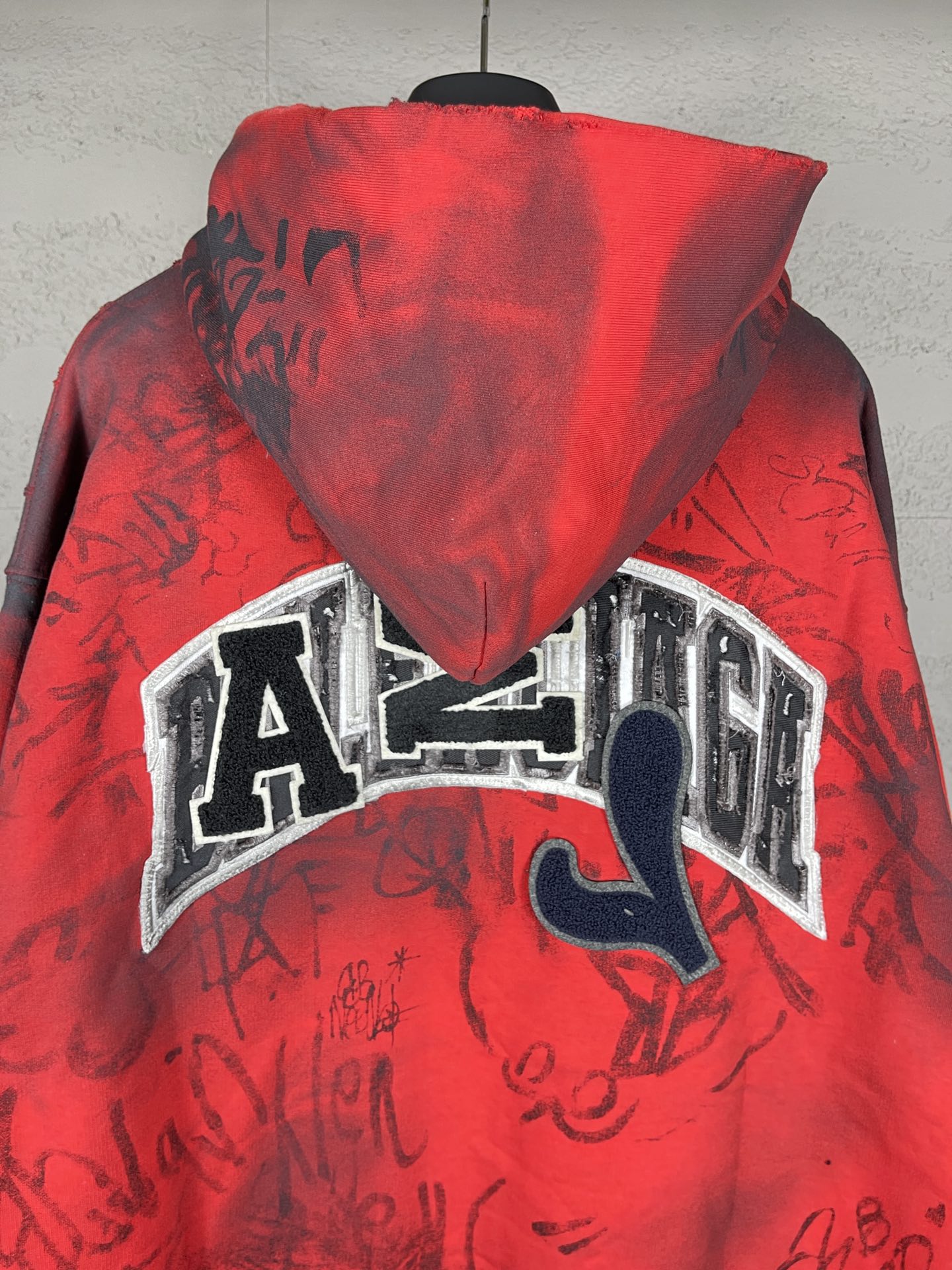 Luxury Hand-Painted Parisian Fashion: Quality Fabric, Intricate Embroidery, Unique Details - 图片 7