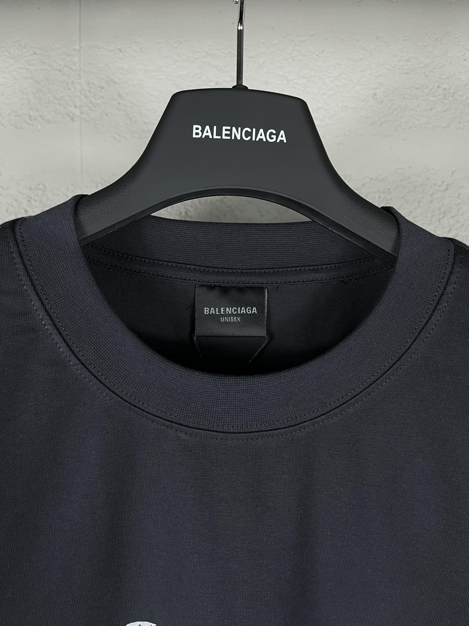 High-quality Women’s Clothing: BALENCI*GA Paris T-shirts with Unique Logo Design - 图片 3