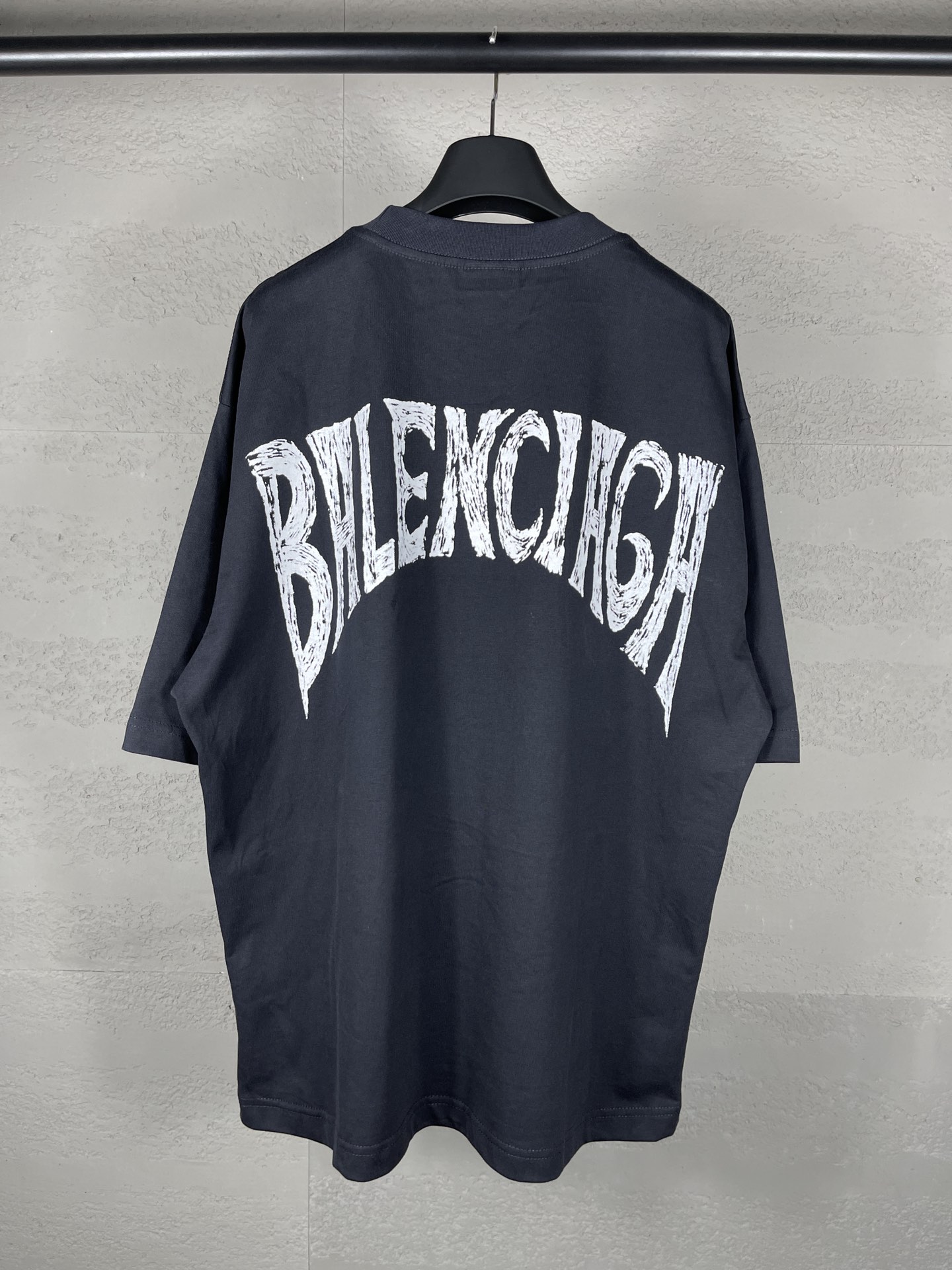 High-quality Women’s Clothing: BALENCI*GA Paris T-shirts with Unique Logo Design - 图片 2