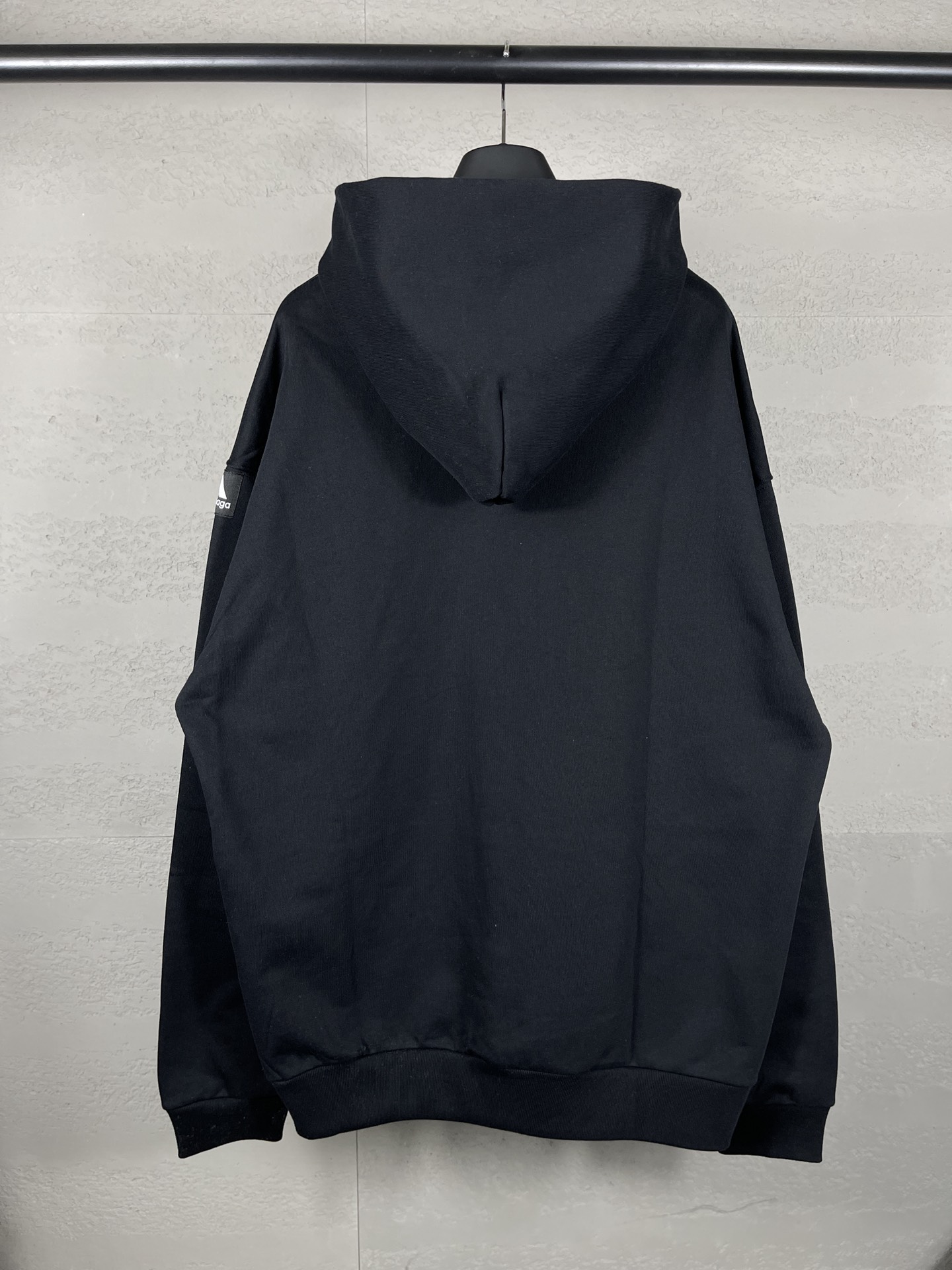 Classic LOGO Group Embroidered Clothing: Paris-Woven, Protective, and Stylish by Adidas - 图片 2