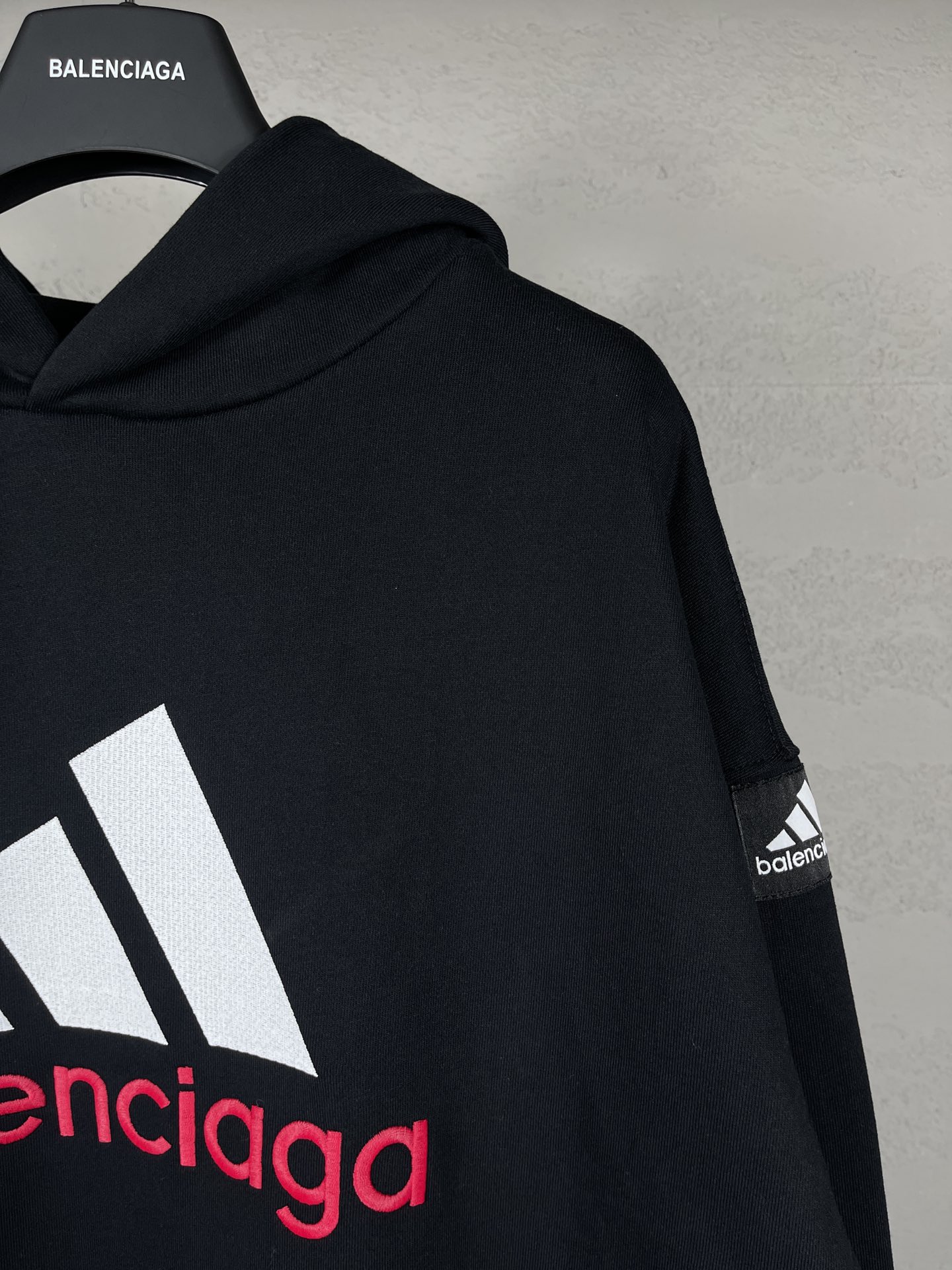 Classic LOGO Group Embroidered Clothing: Paris-Woven, Protective, and Stylish by Adidas - 图片 6