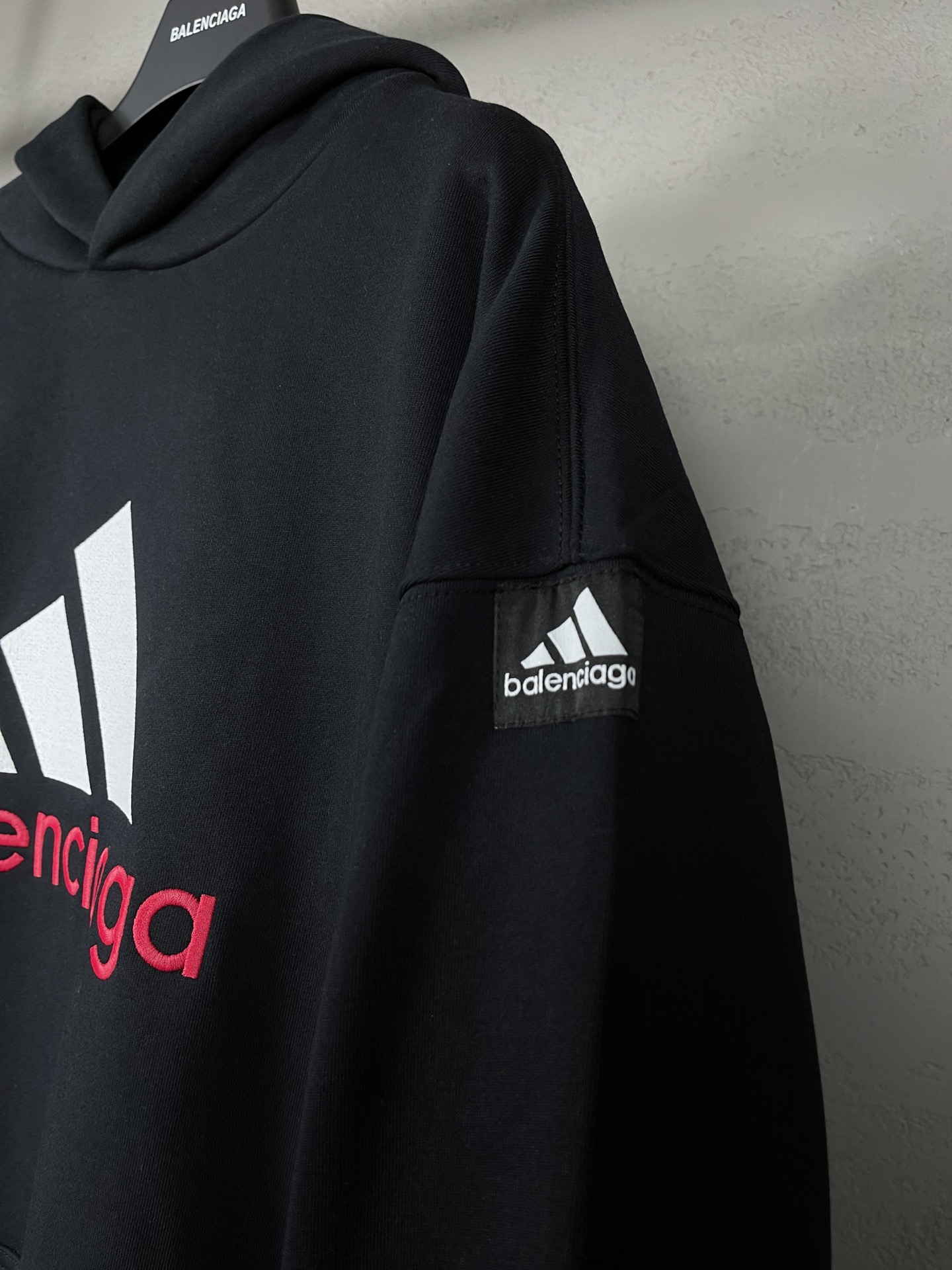 Classic LOGO Group Embroidered Clothing: Paris-Woven, Protective, and Stylish by Adidas - 图片 9