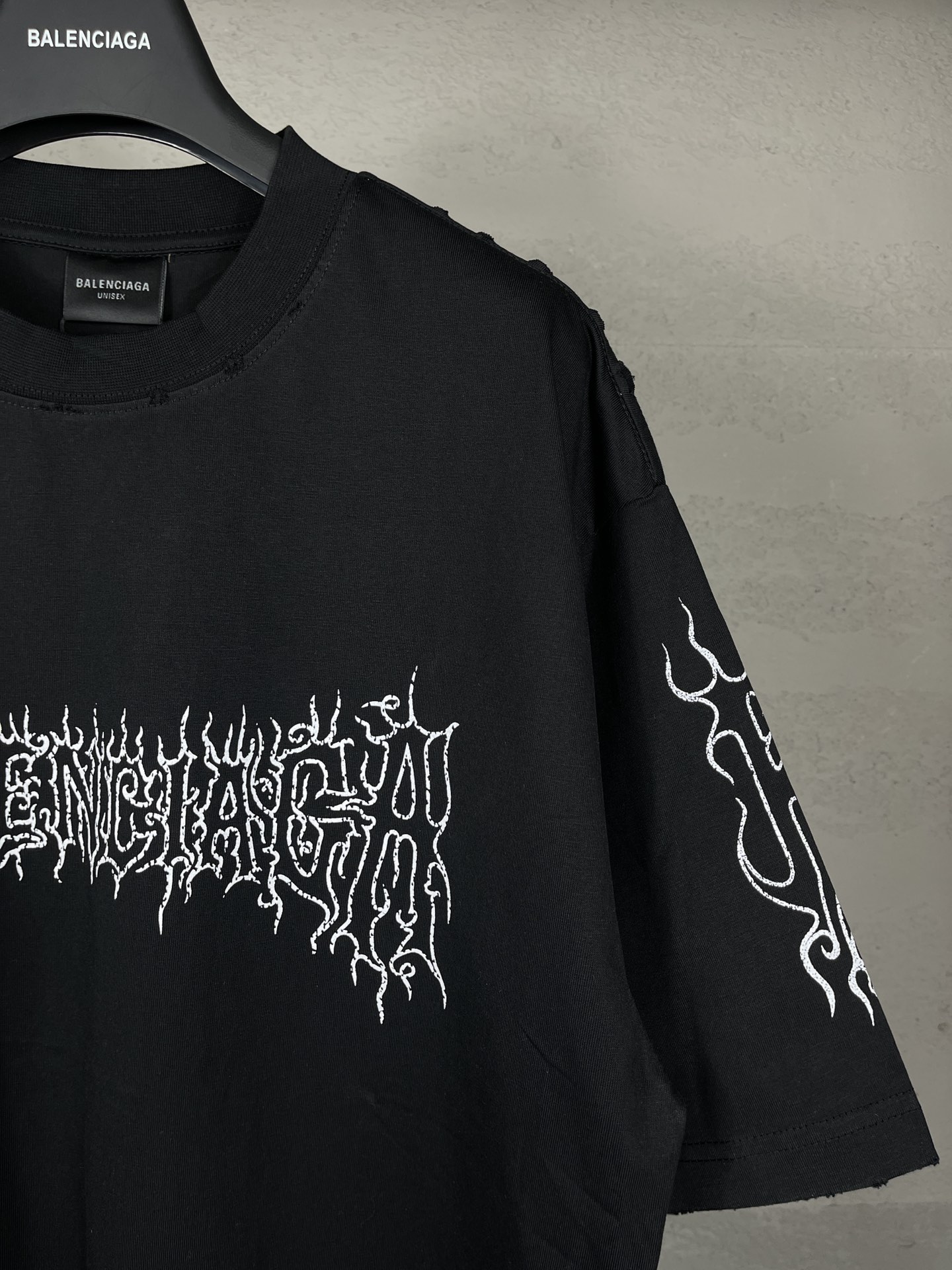 High-end Women’s Cloaks with BALENCI*GA Paris 2024 Logo – Quality Fabric, Classic Design - 图片 6