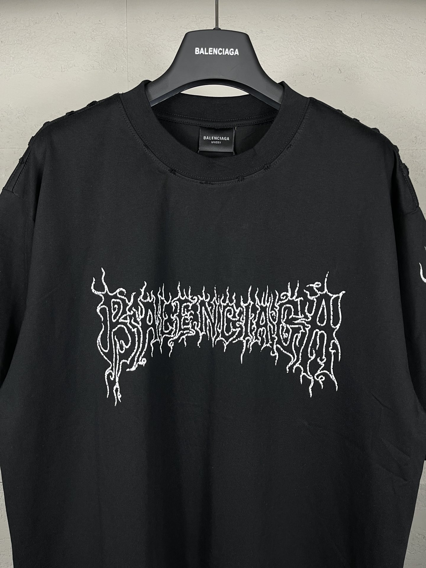 High-end Women’s Cloaks with BALENCI*GA Paris 2024 Logo – Quality Fabric, Classic Design - 图片 3