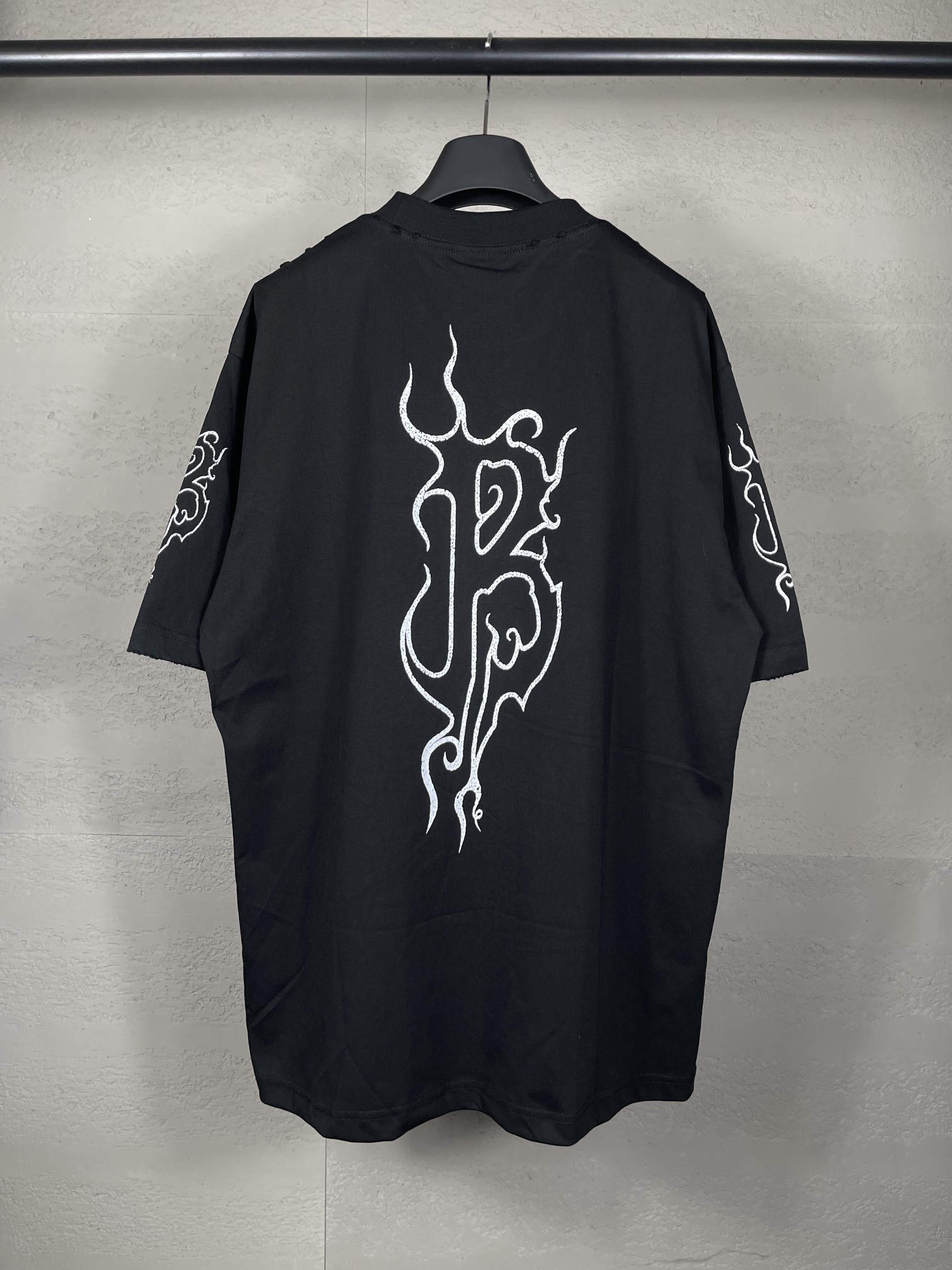 High-end Women’s Cloaks with BALENCI*GA Paris 2024 Logo – Quality Fabric, Classic Design - 图片 2