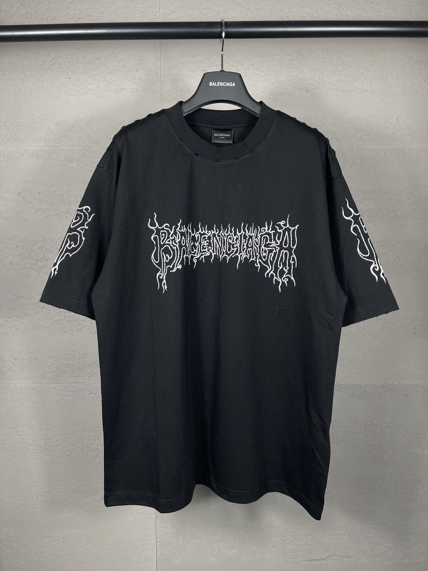 High-end Women’s Cloaks with BALENCI*GA Paris 2024 Logo – Quality Fabric, Classic Design - 图片 1