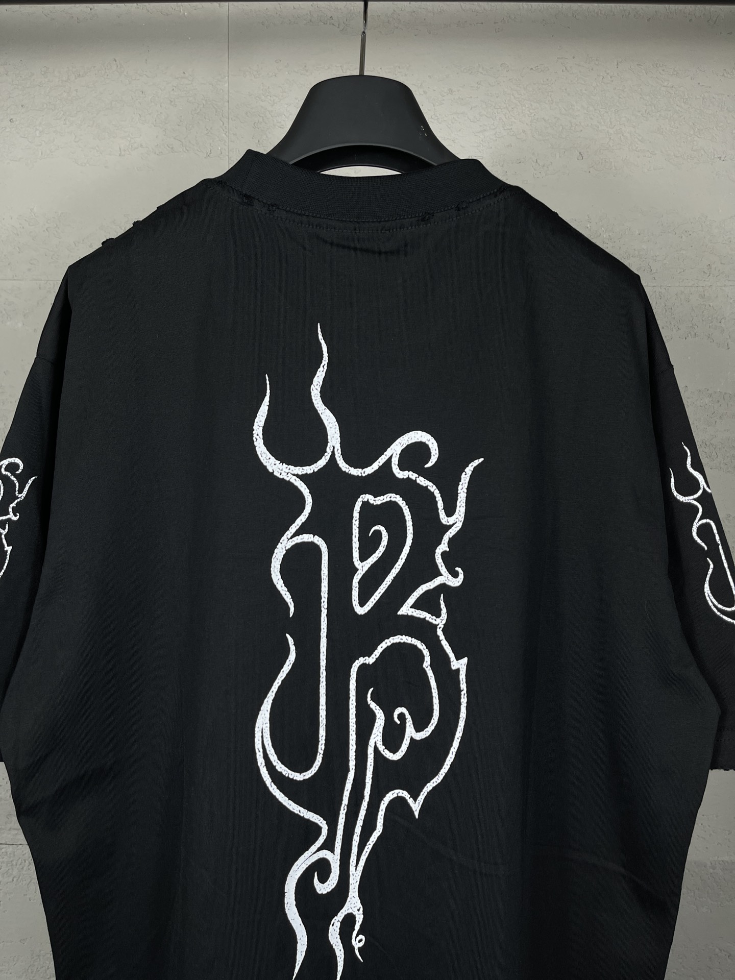 High-end Women’s Cloaks with BALENCI*GA Paris 2024 Logo – Quality Fabric, Classic Design - 图片 9