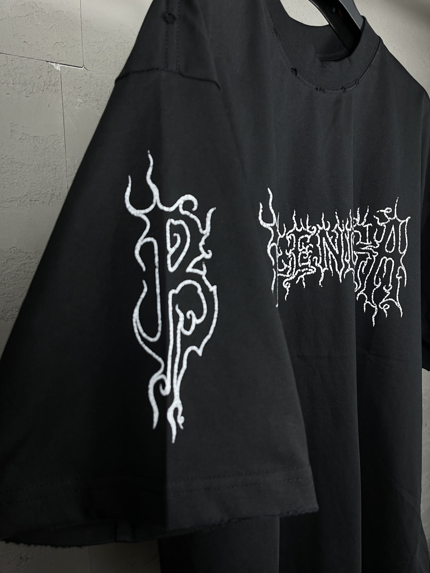 High-end Women’s Cloaks with BALENCI*GA Paris 2024 Logo – Quality Fabric, Classic Design - 图片 7