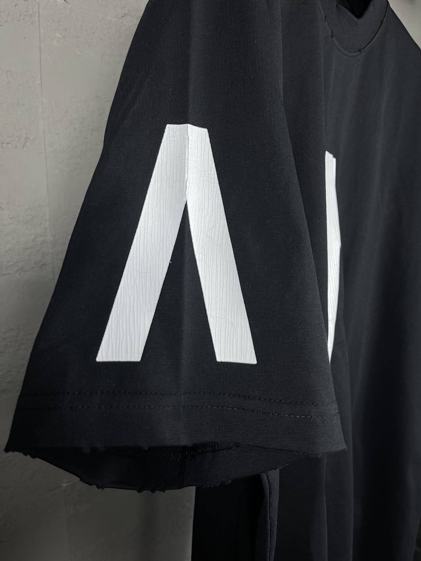 High-End Women’s Clothes: Balentiaga’s Quality Portfolio of Short-Sleeve T-Shirts - 图片 5