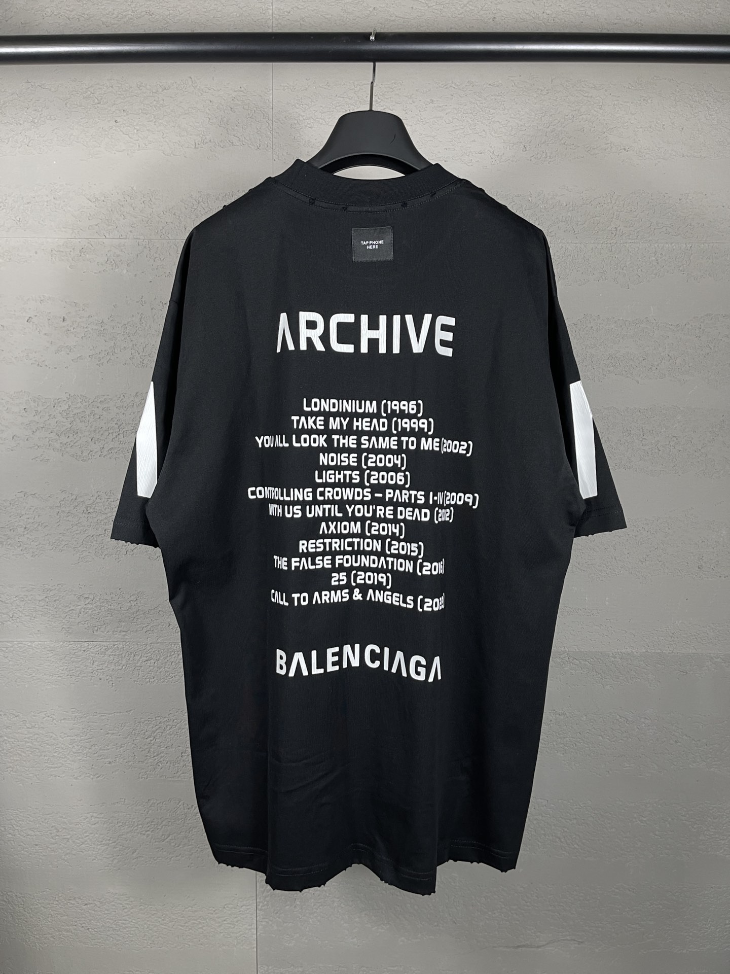 High-End Women’s Clothes: Balentiaga’s Quality Portfolio of Short-Sleeve T-Shirts - 图片 2