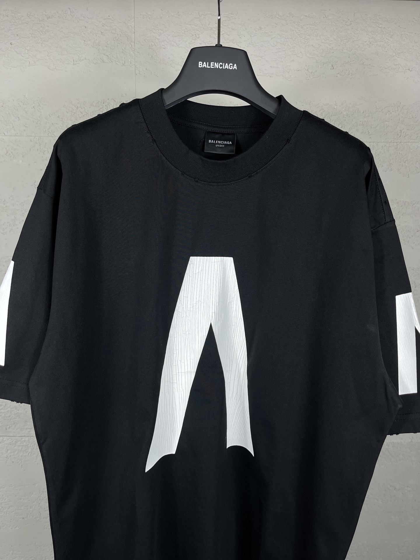 High-End Women’s Clothes: Balentiaga’s Quality Portfolio of Short-Sleeve T-Shirts - 图片 3