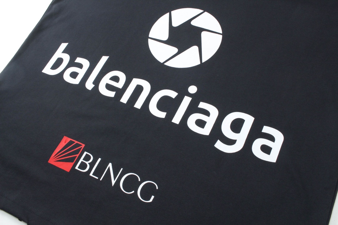 Balenciaga Camiseta de Algodón con Estampado Logo Vintage para Hombre y Mujer 9 i1705687235 1536 2