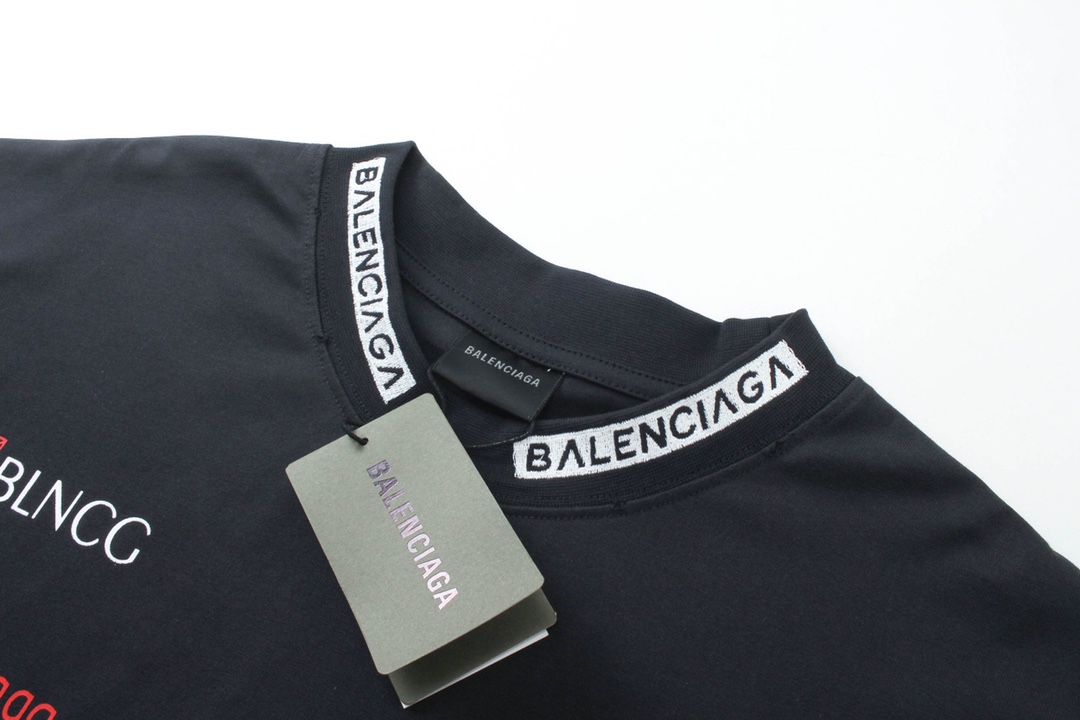 Balenciaga Camiseta de Algodón con Estampado Logo Vintage para Hombre y Mujer 5 i1705687235 2139 8