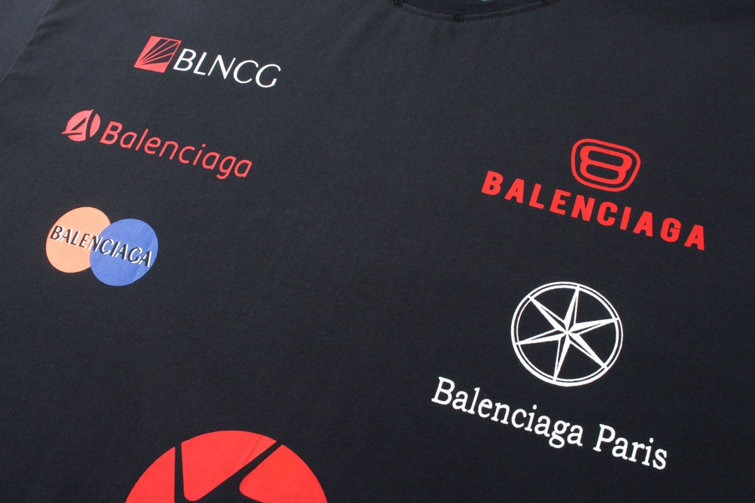 Balenciaga Camiseta de Algodón con Estampado Logo Vintage para Hombre y Mujer 6 i1705687235 9855 1