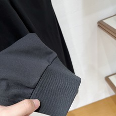 Moncl*r蒙*口2025秋冬最新的贸易订单休闲裤!全品相!!裤腿logo图案徽章设计!定制专属纯棉面 Moncl*r蒙*口2025秋冬最新的贸易订单休闲裤!全品相!!裤腿logo图案徽章设计!定制专属纯棉面