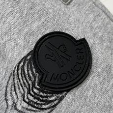Moncl*r蒙*口2025秋冬最新的贸易订单休闲裤!全品相!!裤腿logo图案徽章设计!定制专属纯棉面 Moncl*r蒙*口2025秋冬最新的贸易订单休闲裤!全品相!!裤腿logo图案徽章设计!定制专属纯棉面