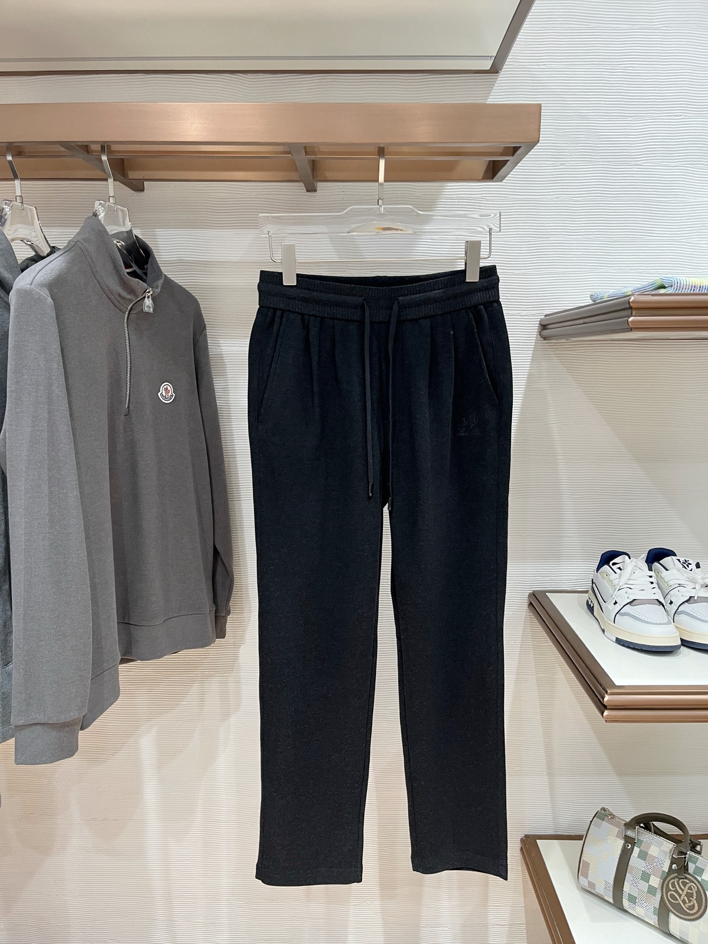 。Lo*ro Pi*na诺 u翩雅 2025秋冬 全品相订单，保暖有型 羊毛呢混纺松紧腰直脚休闲裤 经典