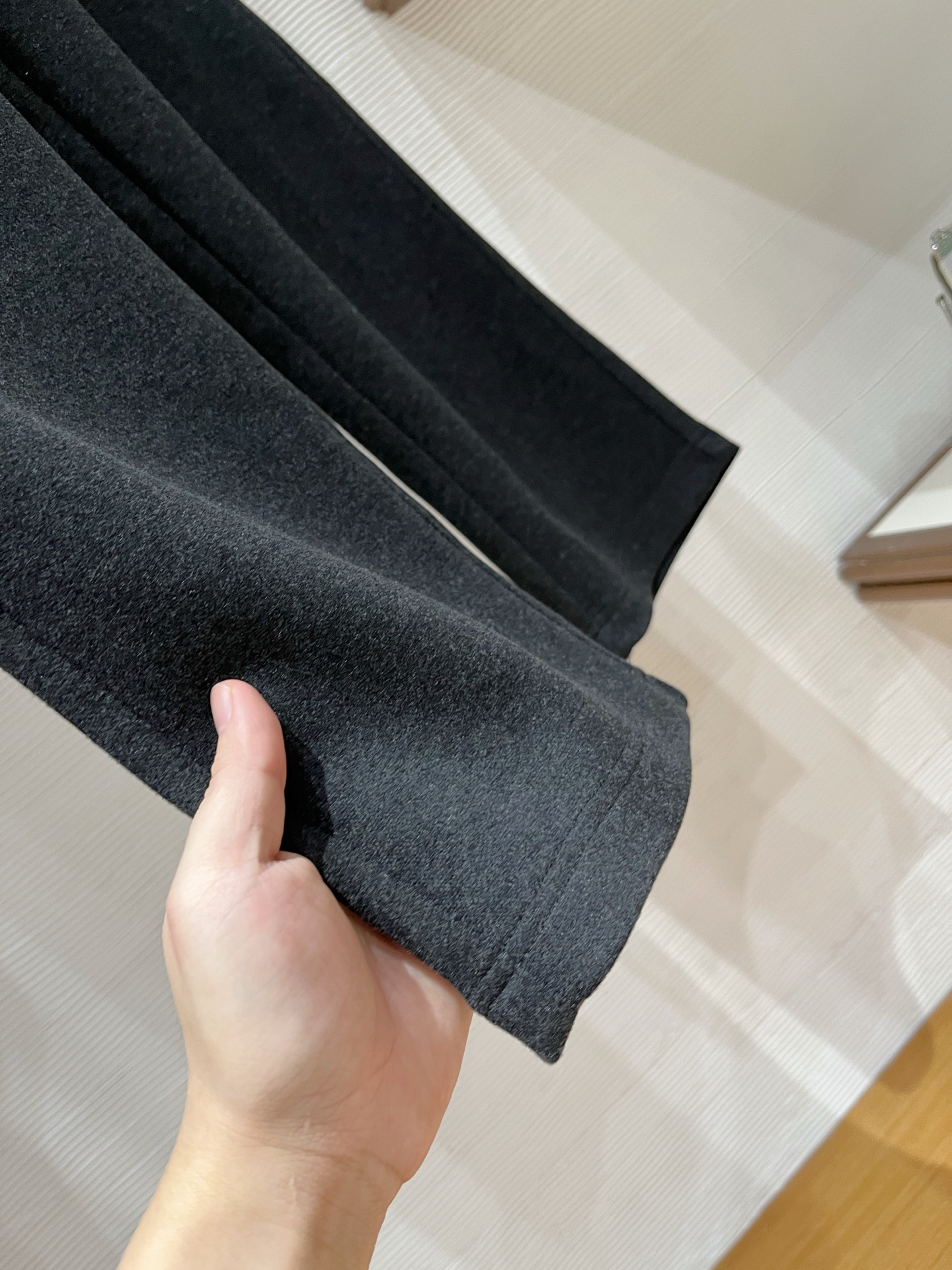 。Lo*ro Pi*na诺 u翩雅 2025秋冬 全品相订单，保暖有型 羊毛呢混纺松紧腰直脚休闲裤 经典