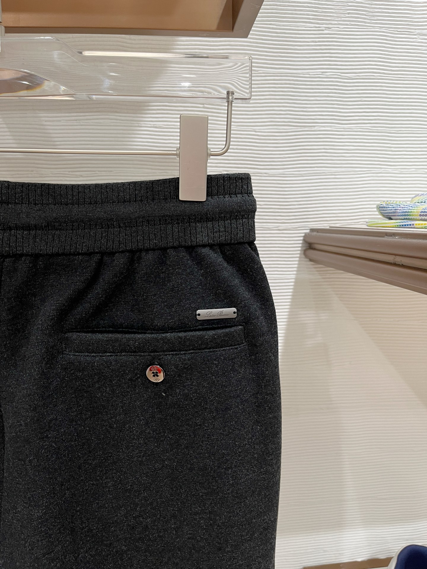 。Lo*ro Pi*na诺 u翩雅 2025秋冬 全品相订单，保暖有型 羊毛呢混纺松紧腰直脚休闲裤 经典