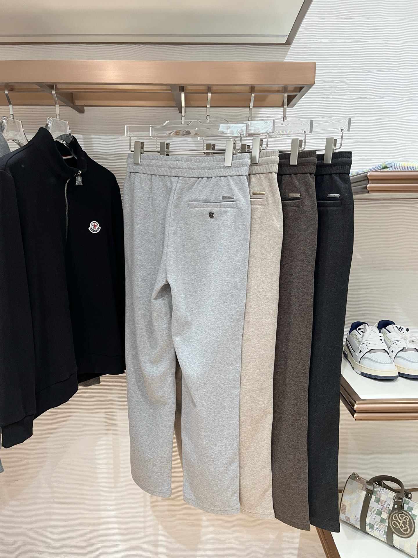 。Lo*ro Pi*na诺 u翩雅 2025秋冬 全品相订单，保暖有型 羊毛呢混纺松紧腰直脚休闲裤 经典