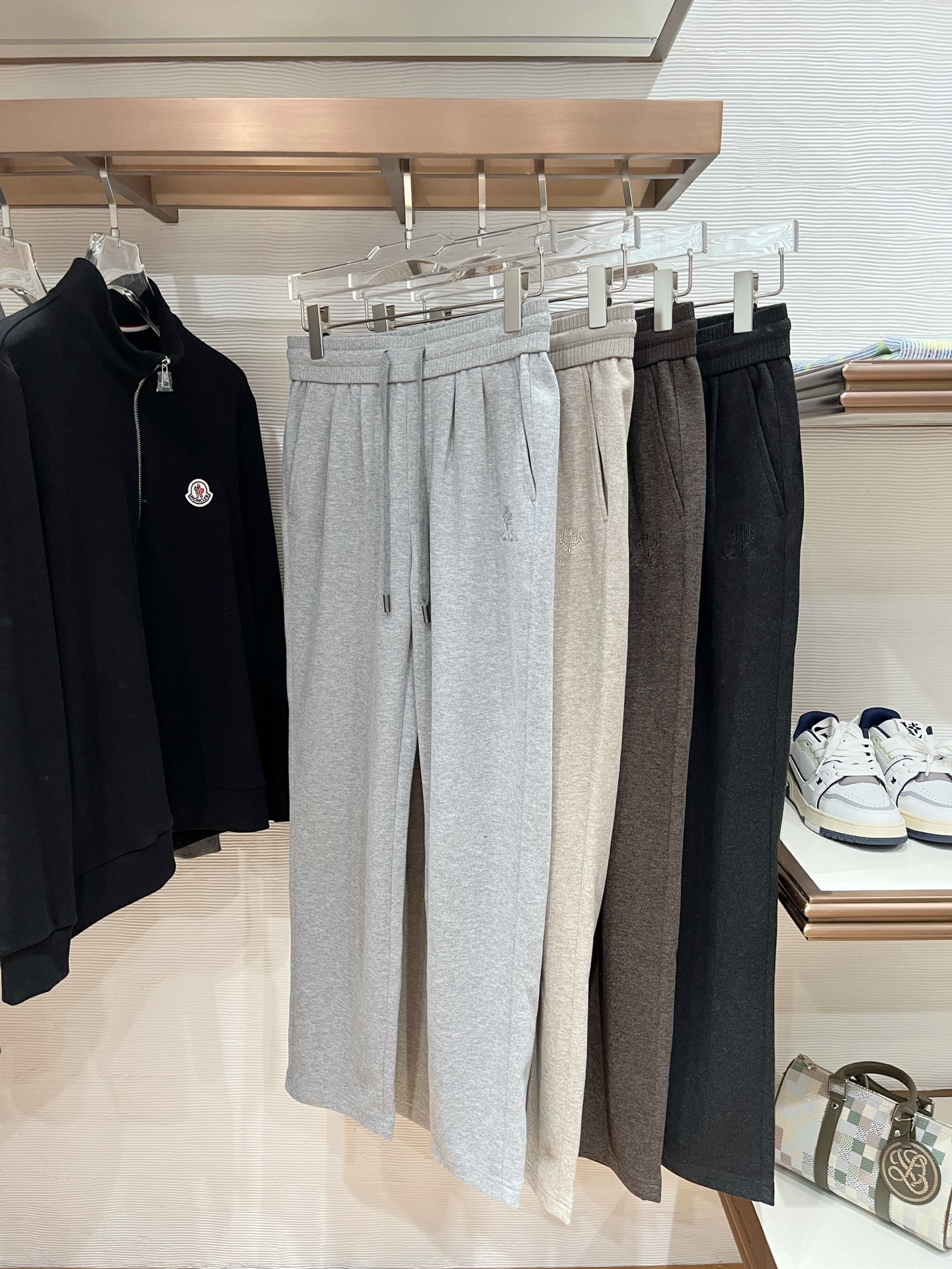 。Lo*ro Pi*na诺 u翩雅 2025秋冬 全品相订单，保暖有型 羊毛呢混纺松紧腰直脚休闲裤 经典