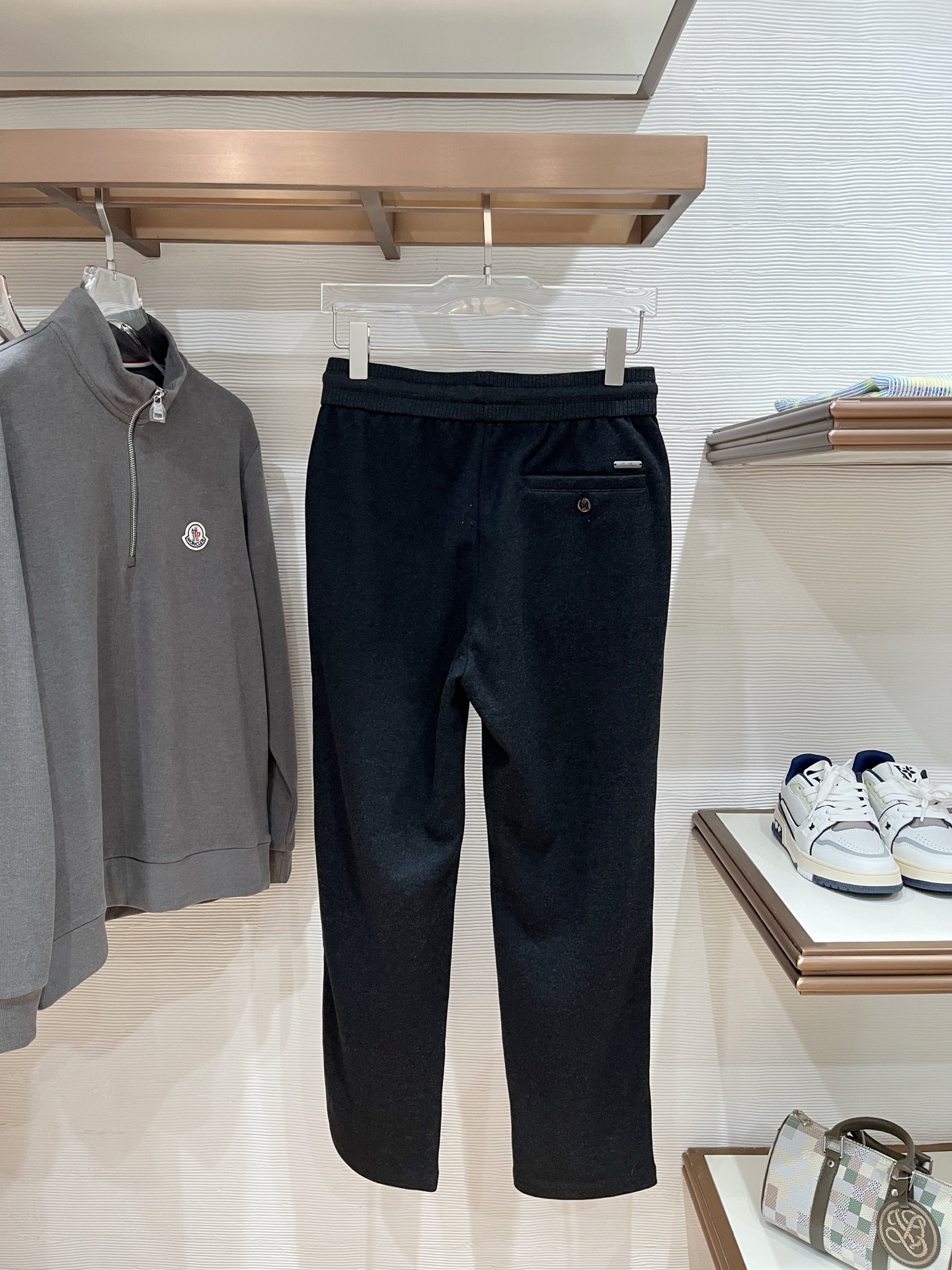 。Lo*ro Pi*na诺 u翩雅 2025秋冬 全品相订单，保暖有型 羊毛呢混纺松紧腰直脚休闲裤 经典