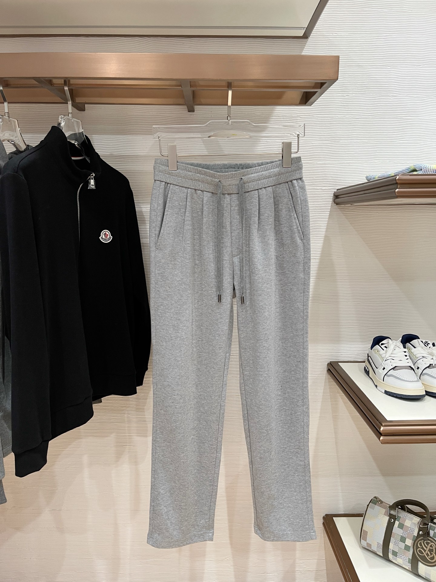 。Lo*ro Pi*na诺 u翩雅 2025秋冬 全品相订单，保暖有型 羊毛呢混纺松紧腰直脚休闲裤 经典