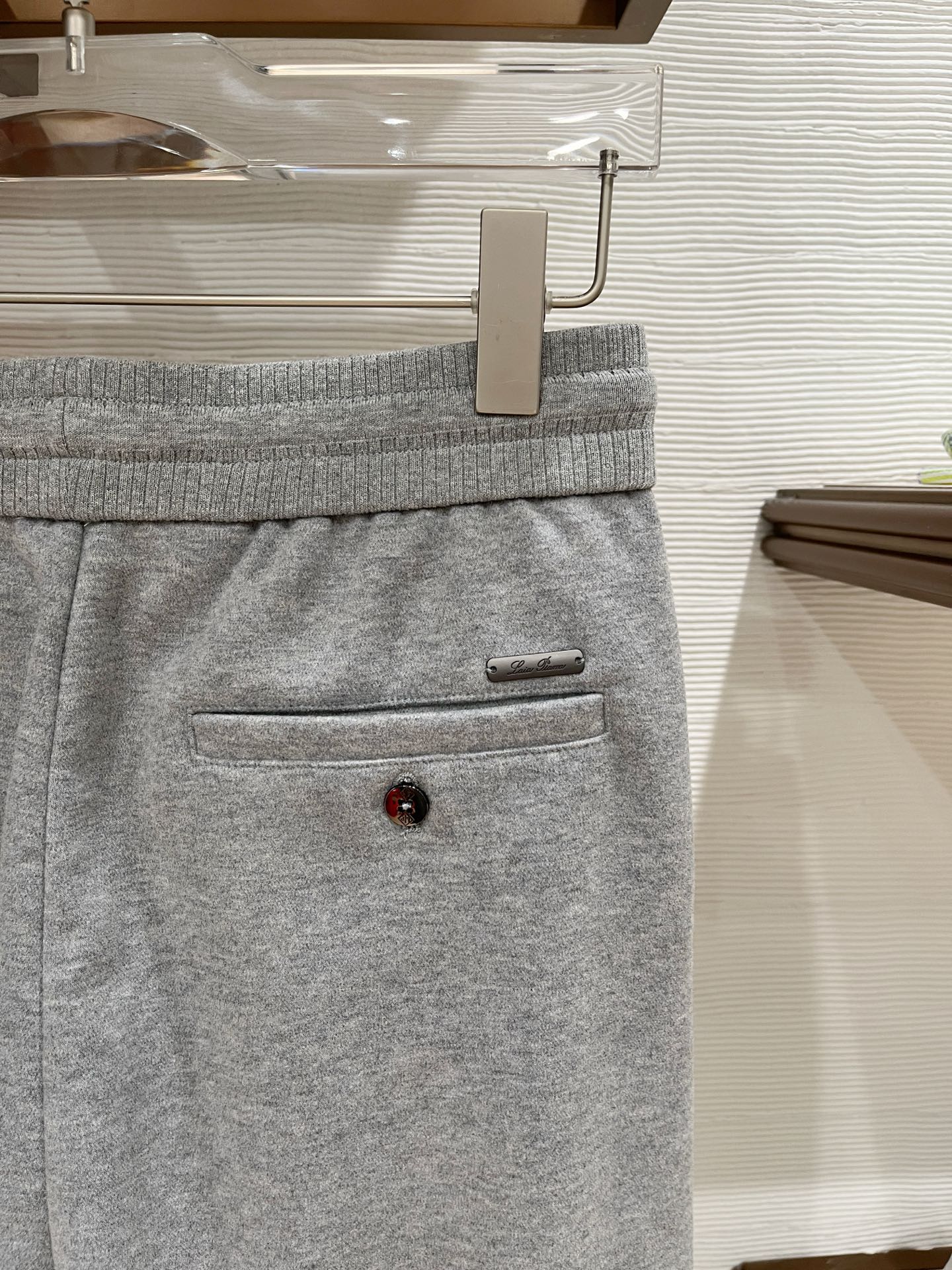 。Lo*ro Pi*na诺 u翩雅 2025秋冬 全品相订单，保暖有型 羊毛呢混纺松紧腰直脚休闲裤 经典