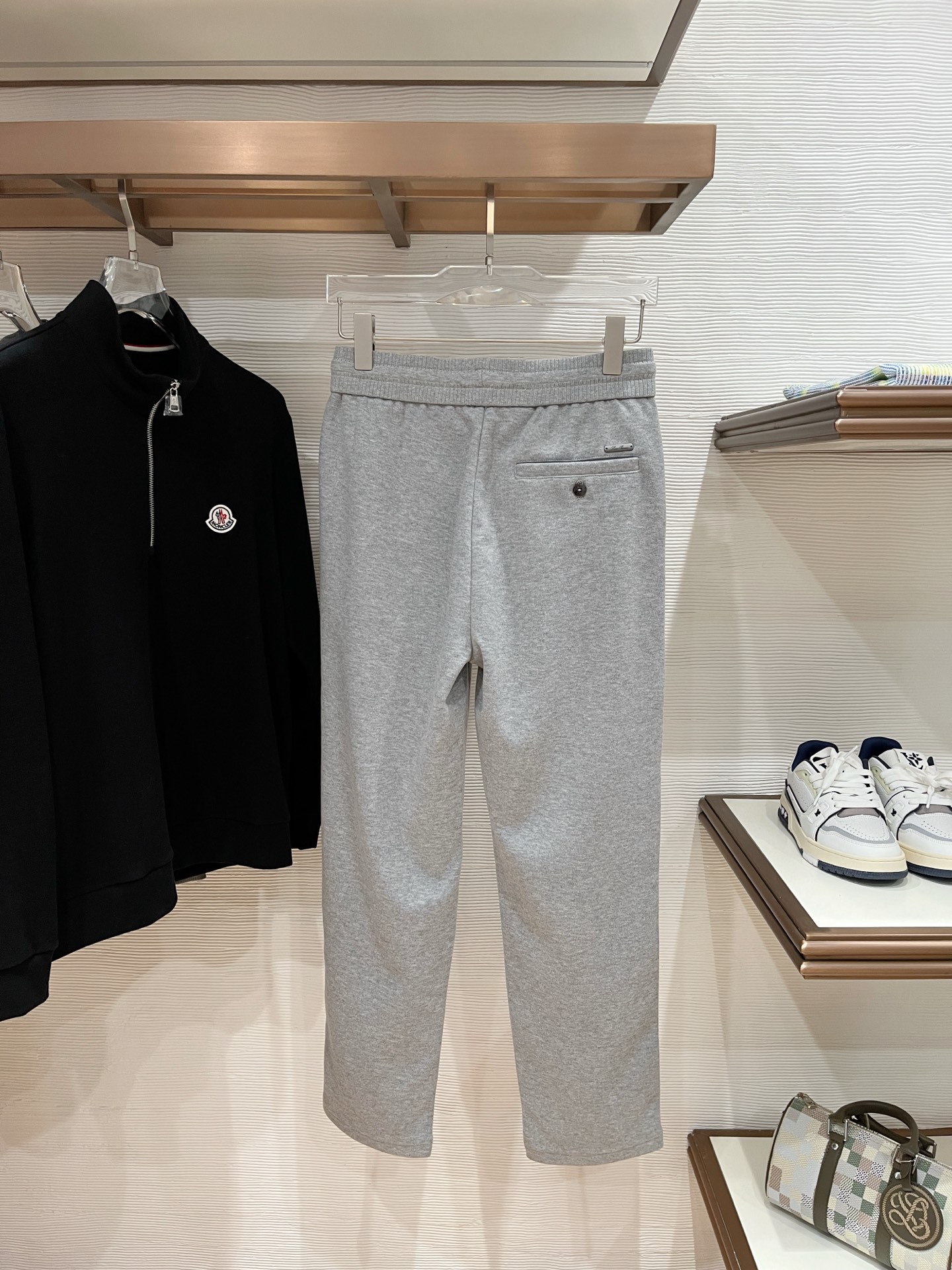 。Lo*ro Pi*na诺 u翩雅 2025秋冬 全品相订单，保暖有型 羊毛呢混纺松紧腰直脚休闲裤 经典