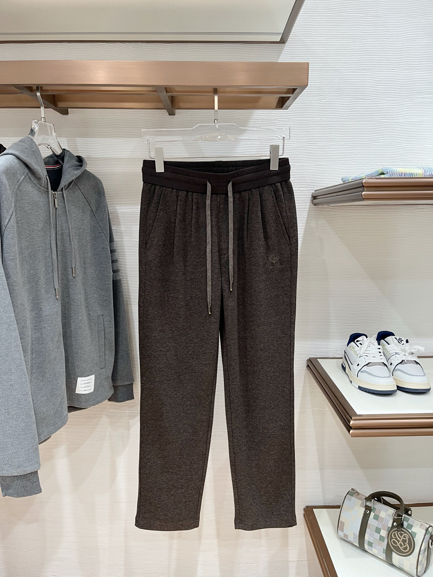 。Lo*ro Pi*na诺 u翩雅 2025秋冬 全品相订单，保暖有型 羊毛呢混纺松紧腰直脚休闲裤 经典