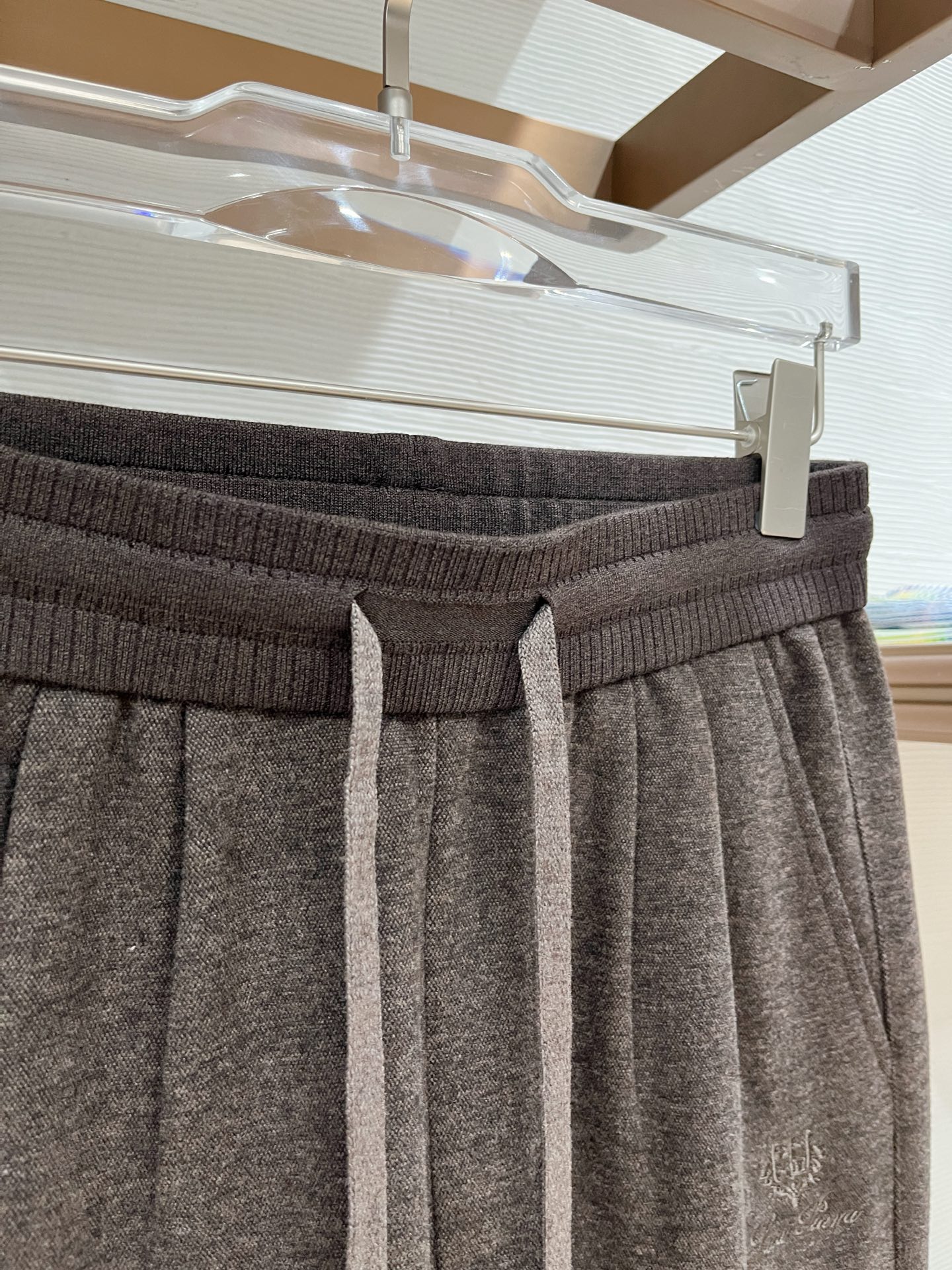 。Lo*ro Pi*na诺 u翩雅 2025秋冬 全品相订单，保暖有型 羊毛呢混纺松紧腰直脚休闲裤 经典