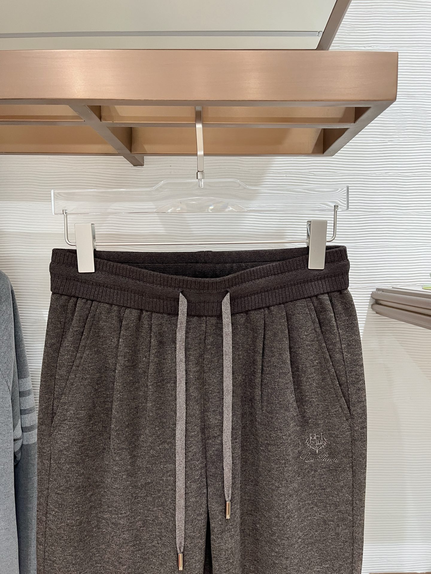 。Lo*ro Pi*na诺 u翩雅 2025秋冬 全品相订单，保暖有型 羊毛呢混纺松紧腰直脚休闲裤 经典