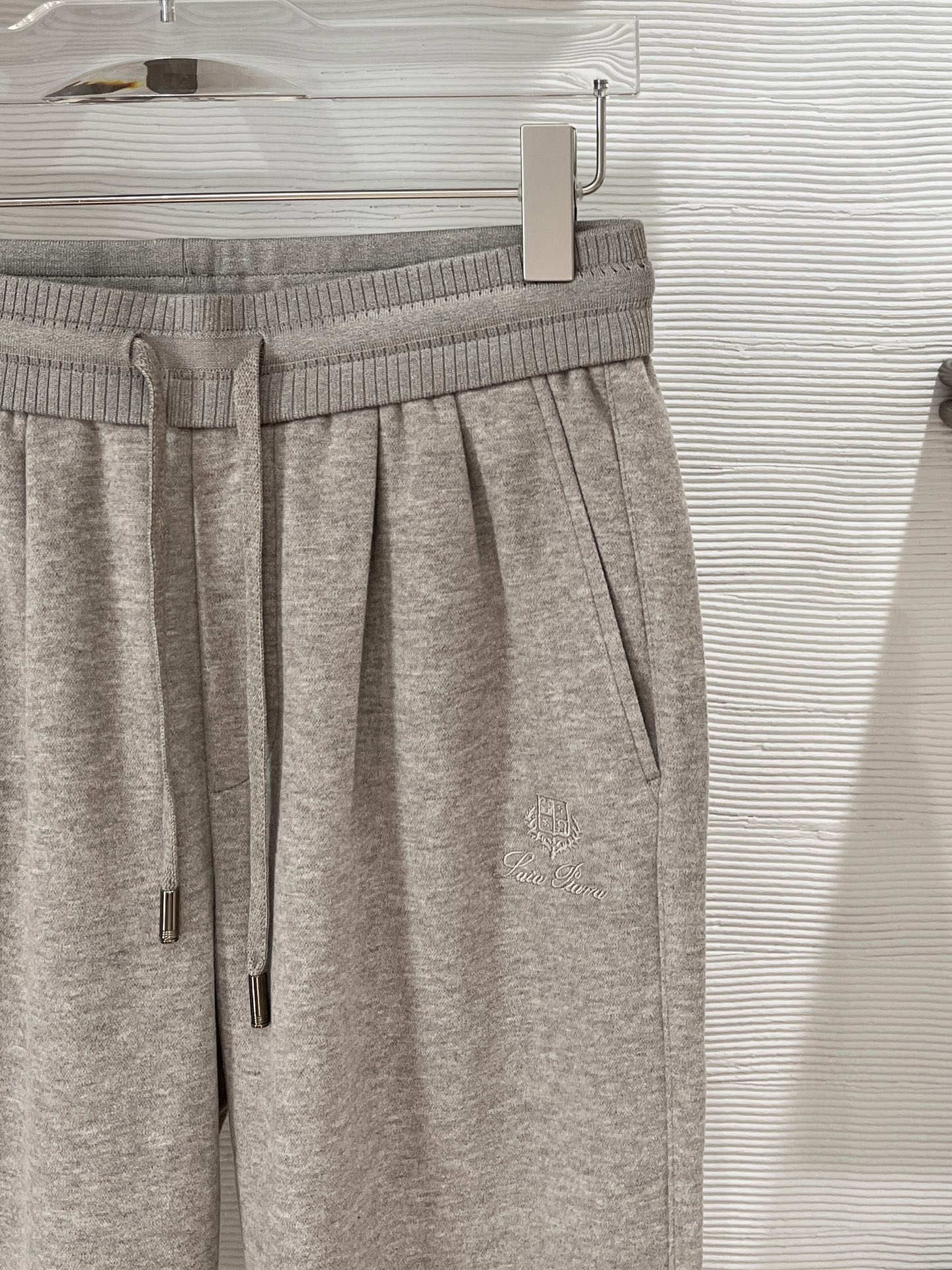 。Lo*ro Pi*na诺 u翩雅 2025秋冬 全品相订单，保暖有型 羊毛呢混纺松紧腰直脚休闲裤 经典