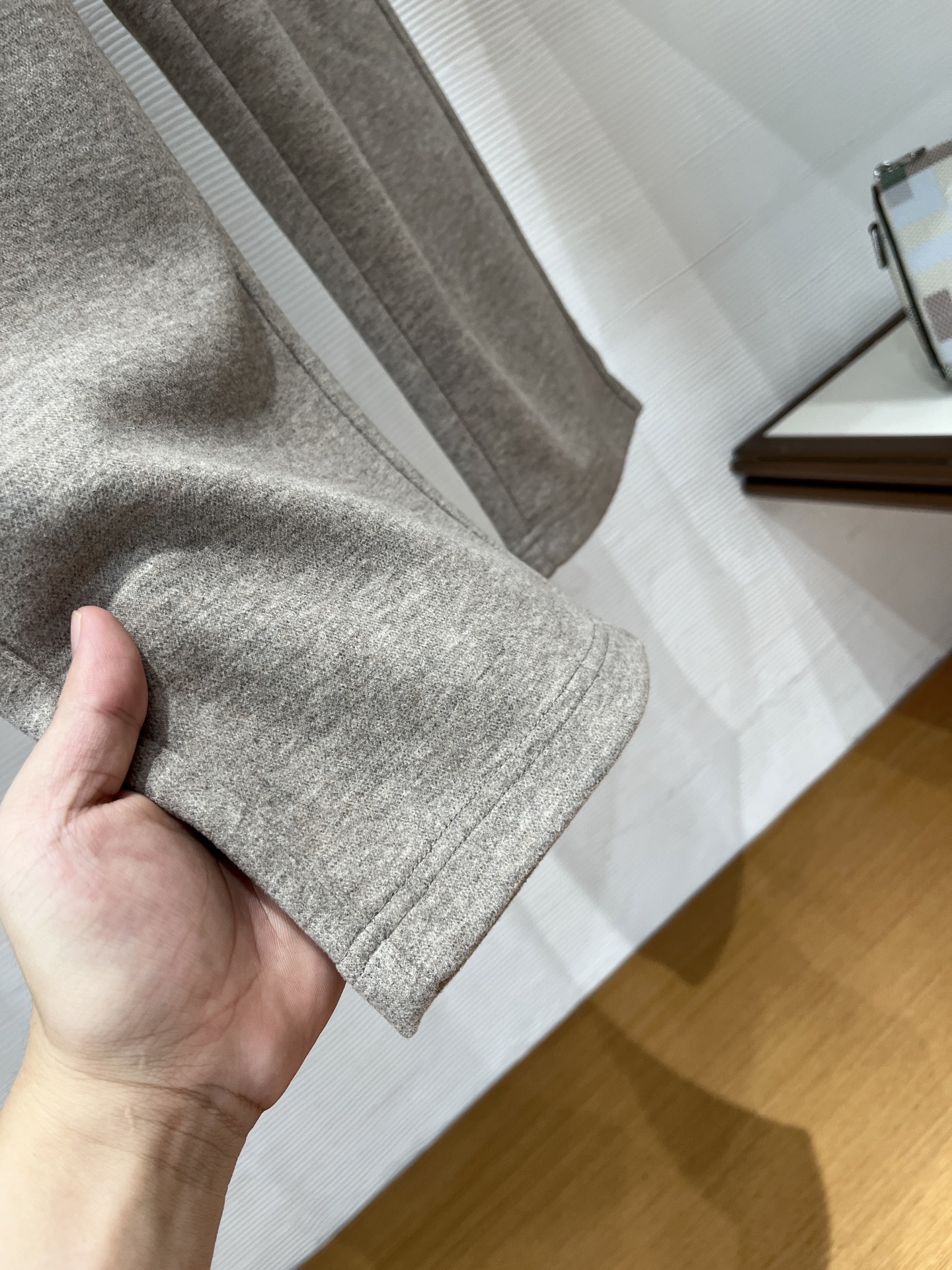 。Lo*ro Pi*na诺 u翩雅 2025秋冬 全品相订单，保暖有型 羊毛呢混纺松紧腰直脚休闲裤 经典