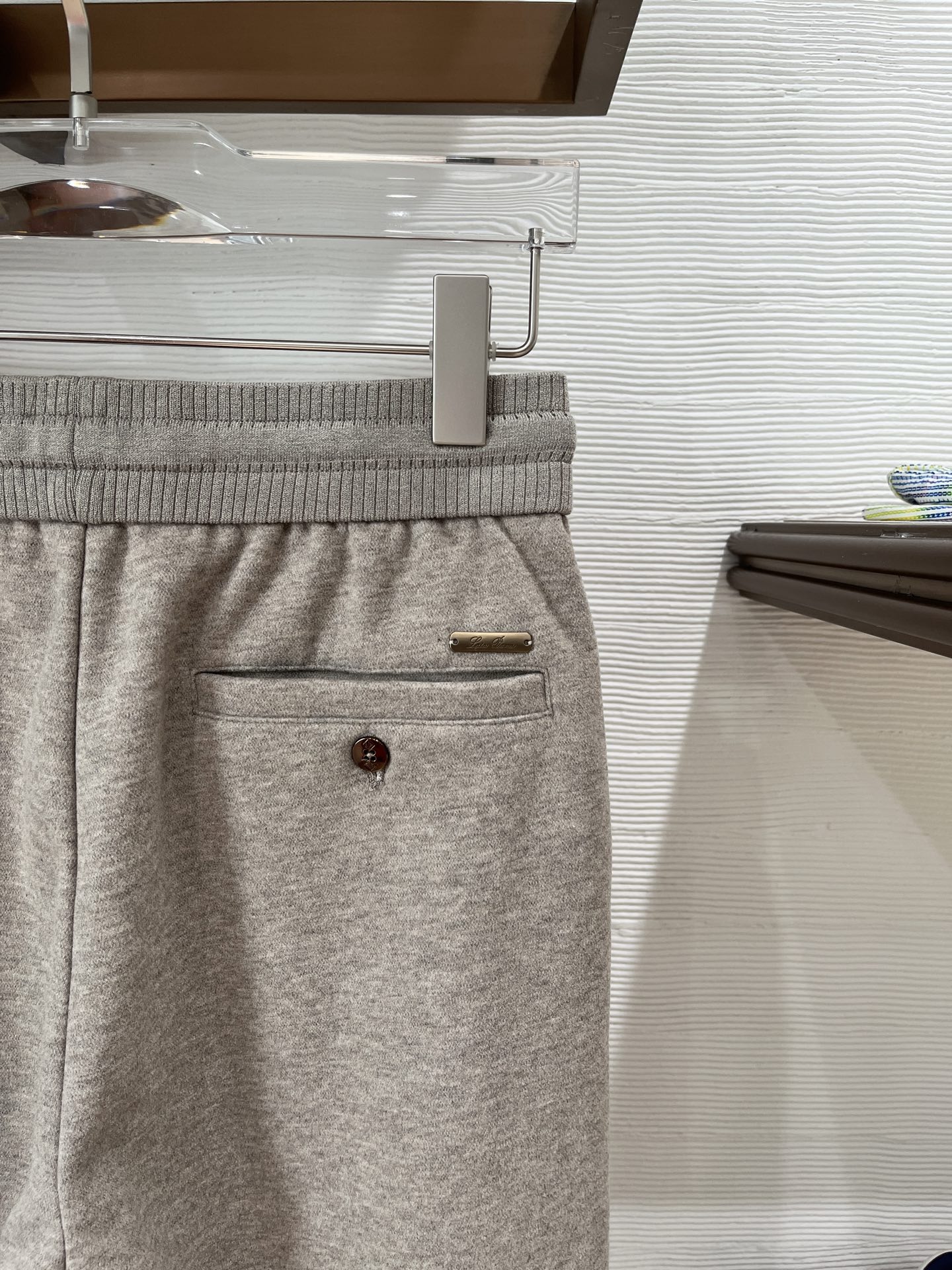 。Lo*ro Pi*na诺 u翩雅 2025秋冬 全品相订单，保暖有型 羊毛呢混纺松紧腰直脚休闲裤 经典